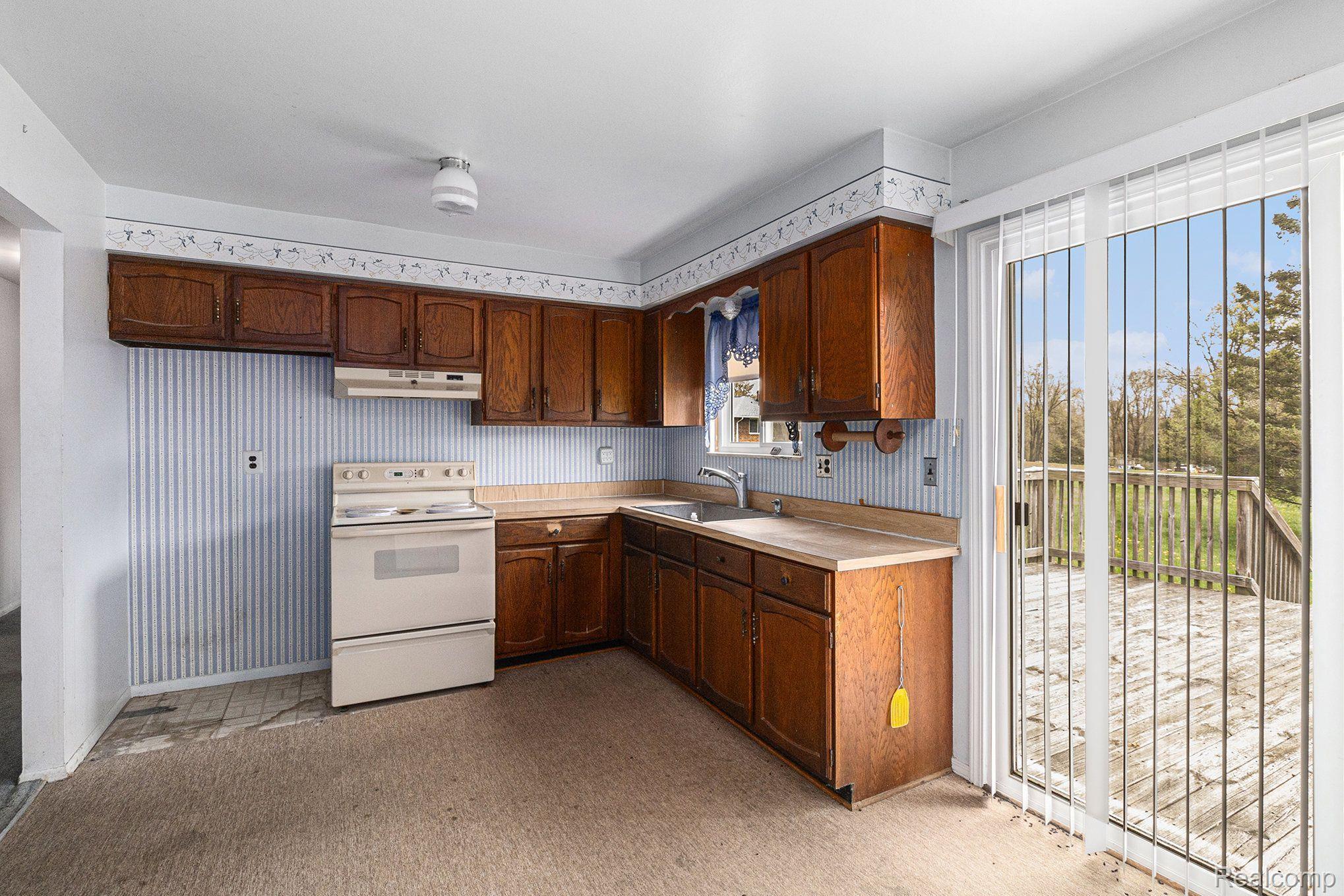 942 S DUCK LAKE RD