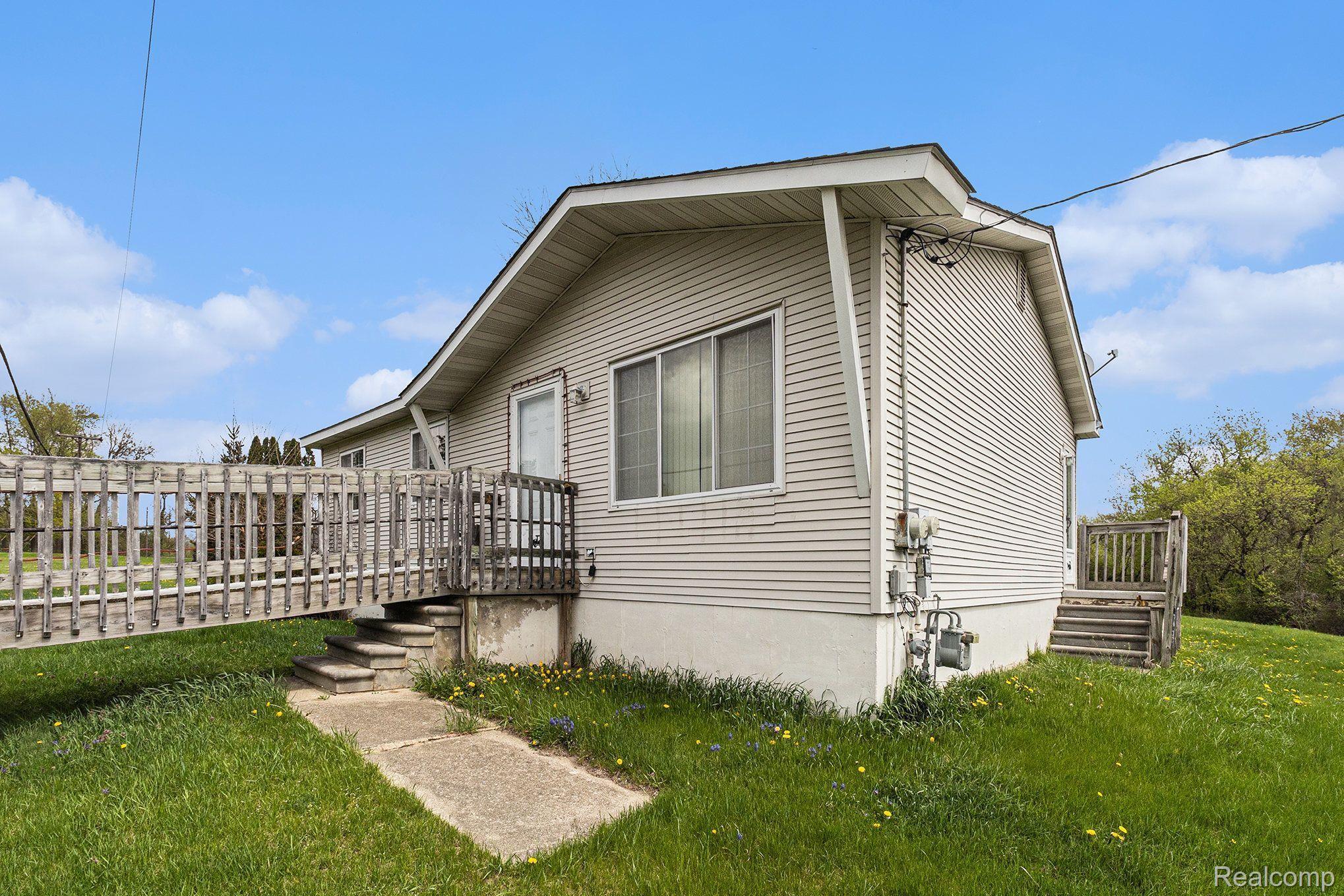 942 S DUCK LAKE RD