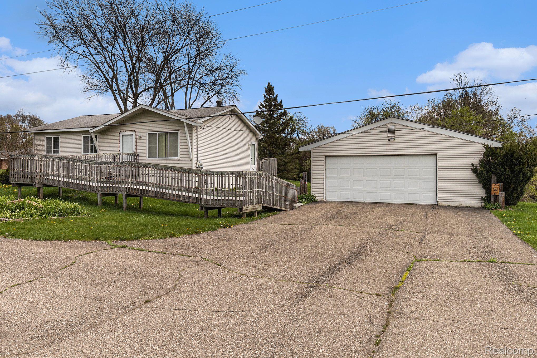 942 S DUCK LAKE RD