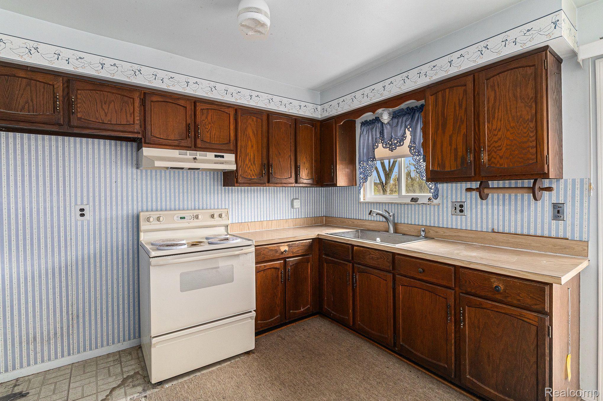 942 S DUCK LAKE RD