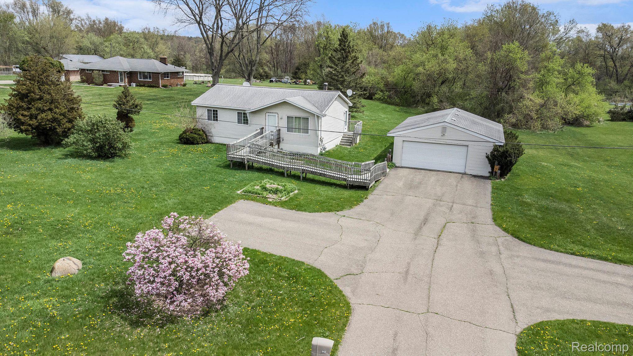 942 S DUCK LAKE RD