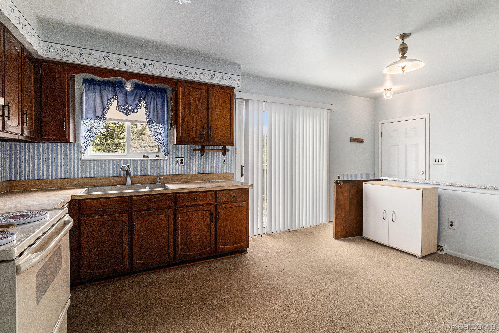 942 S DUCK LAKE RD