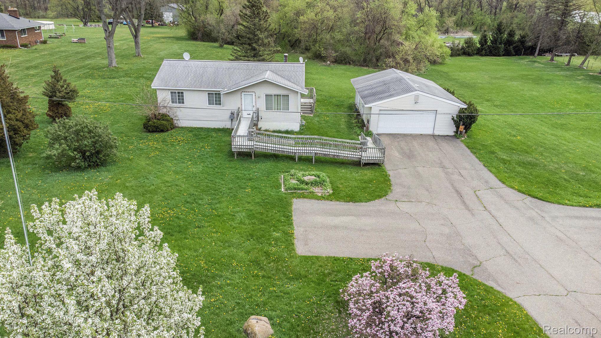 942 S DUCK LAKE RD