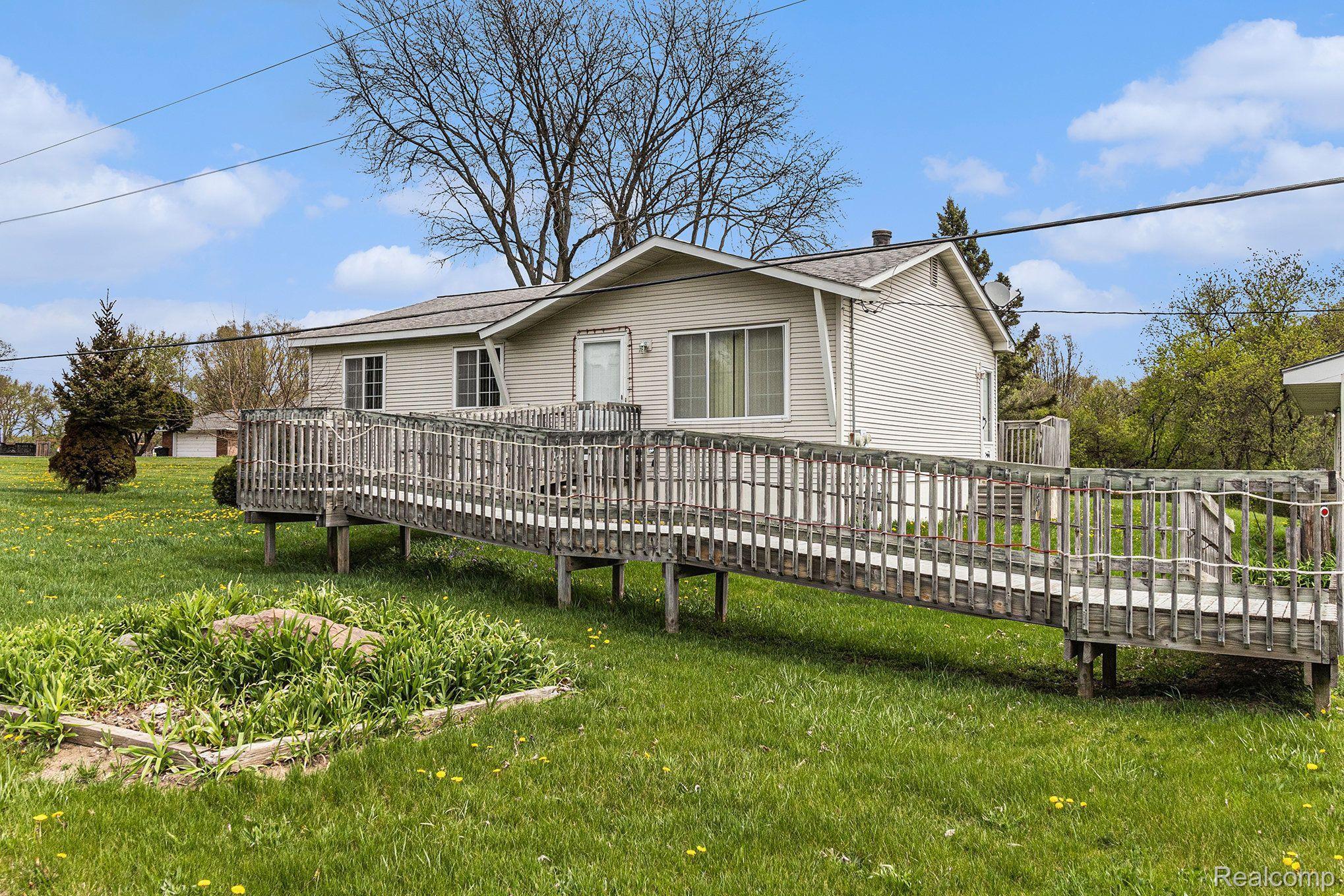 942 S DUCK LAKE RD