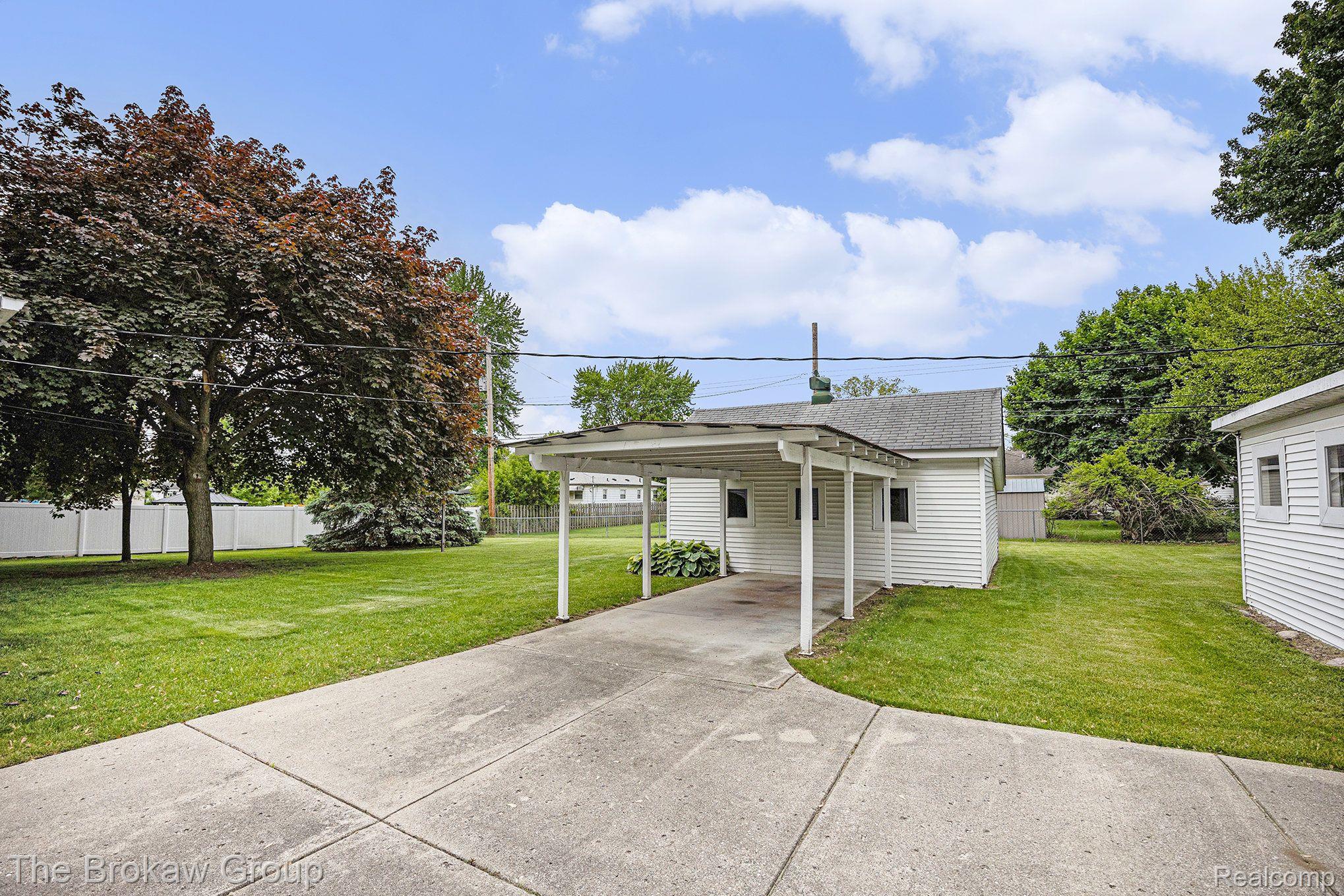 2724 HARRISON AVE