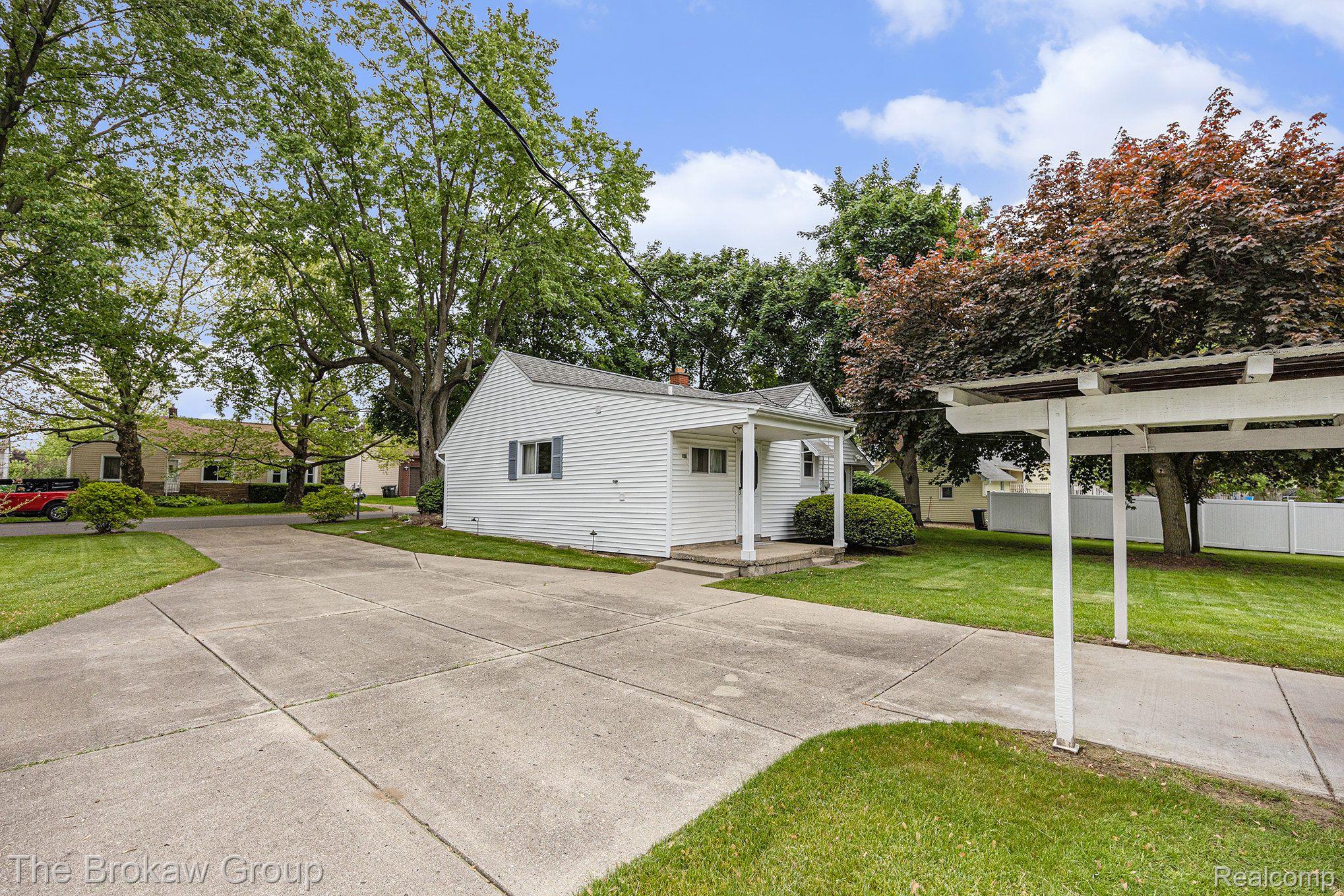 2724 HARRISON AVE