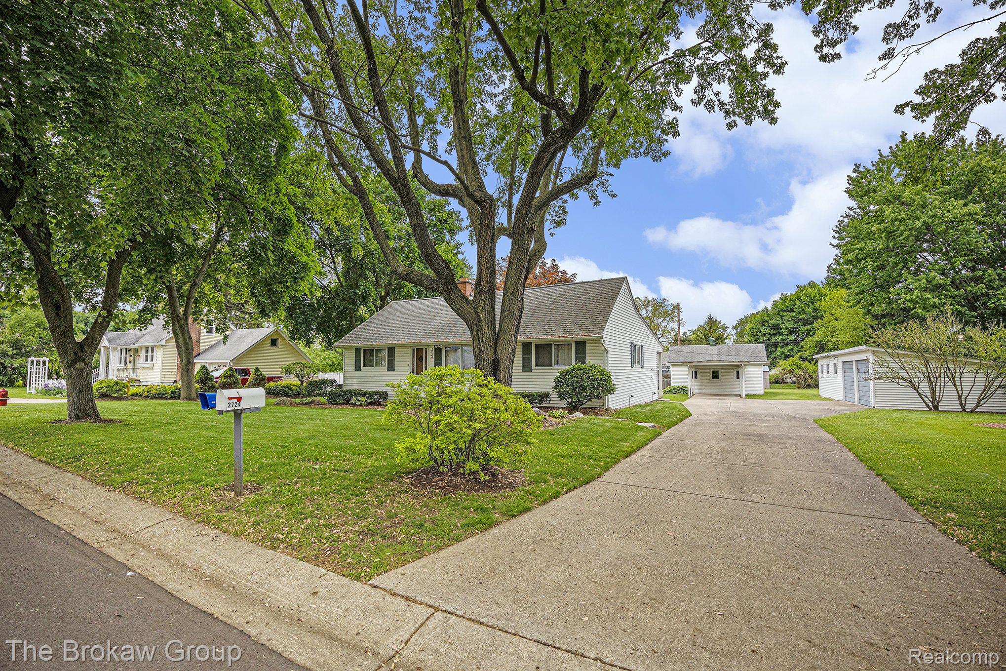 2724 HARRISON AVE