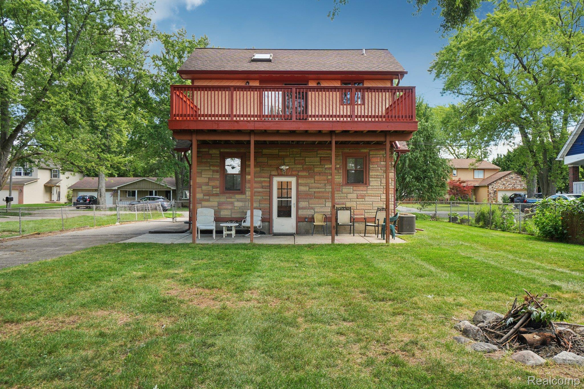 33 Goldner Avenue