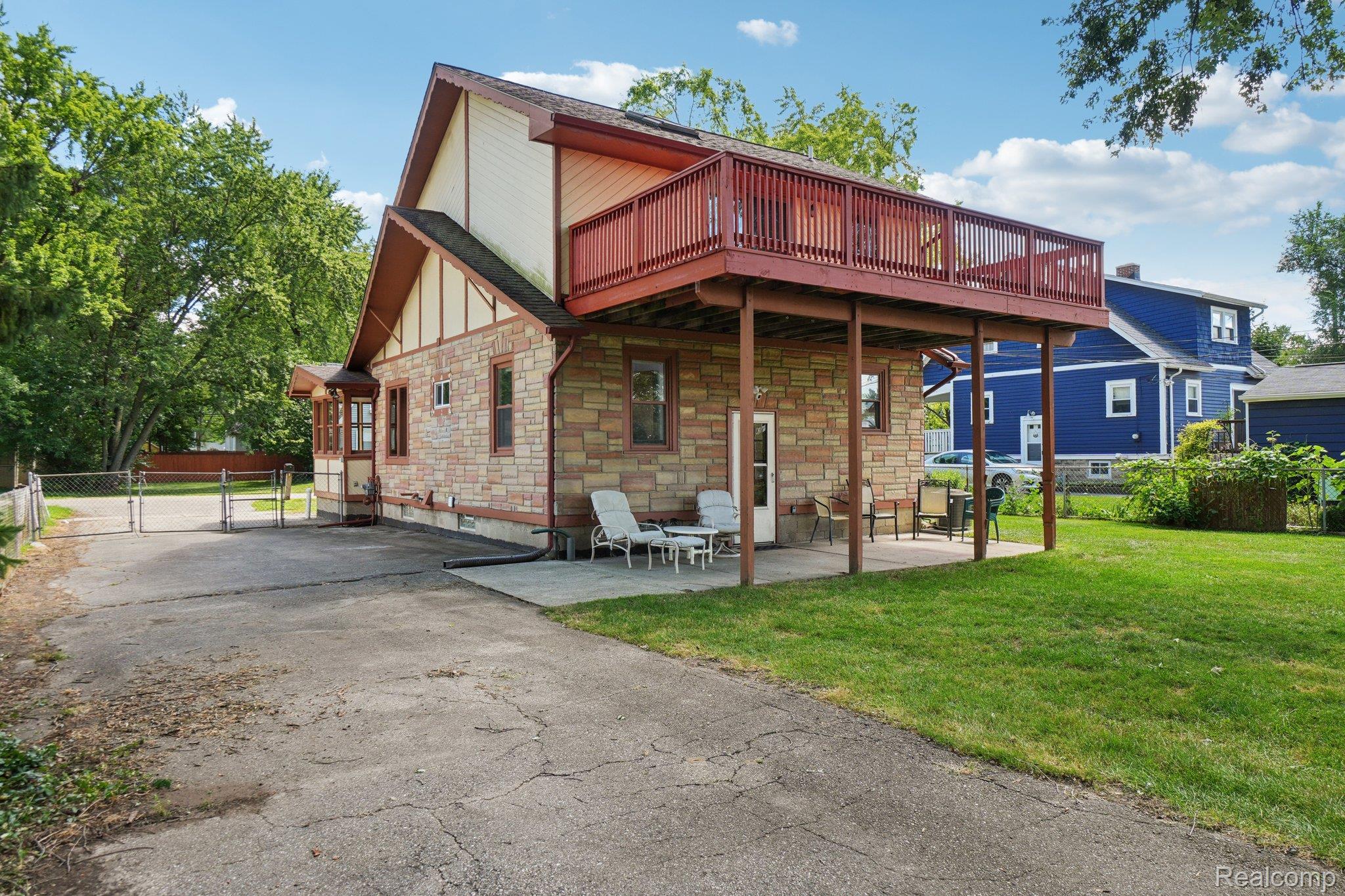 33 Goldner Avenue