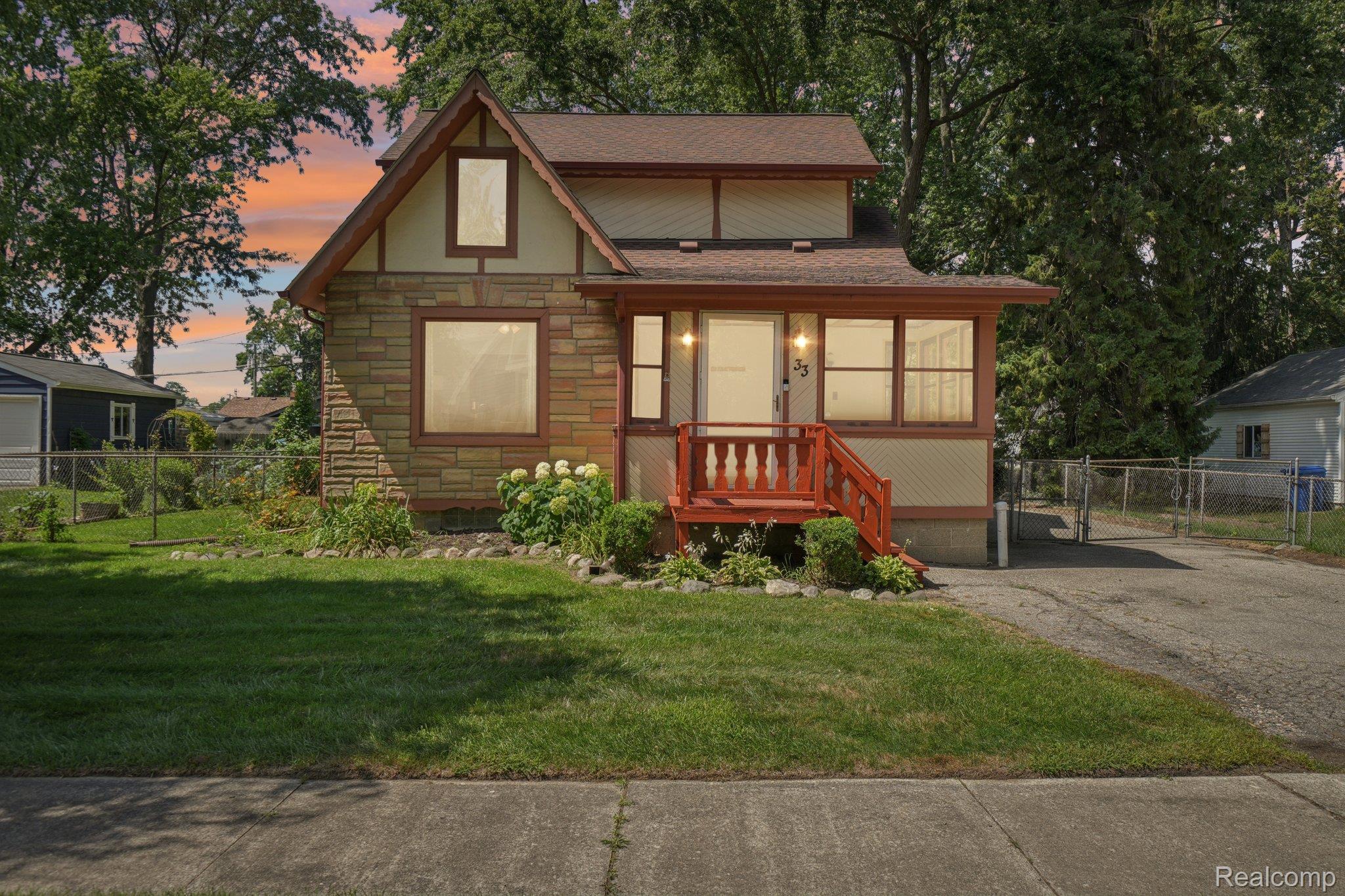 33 Goldner Avenue