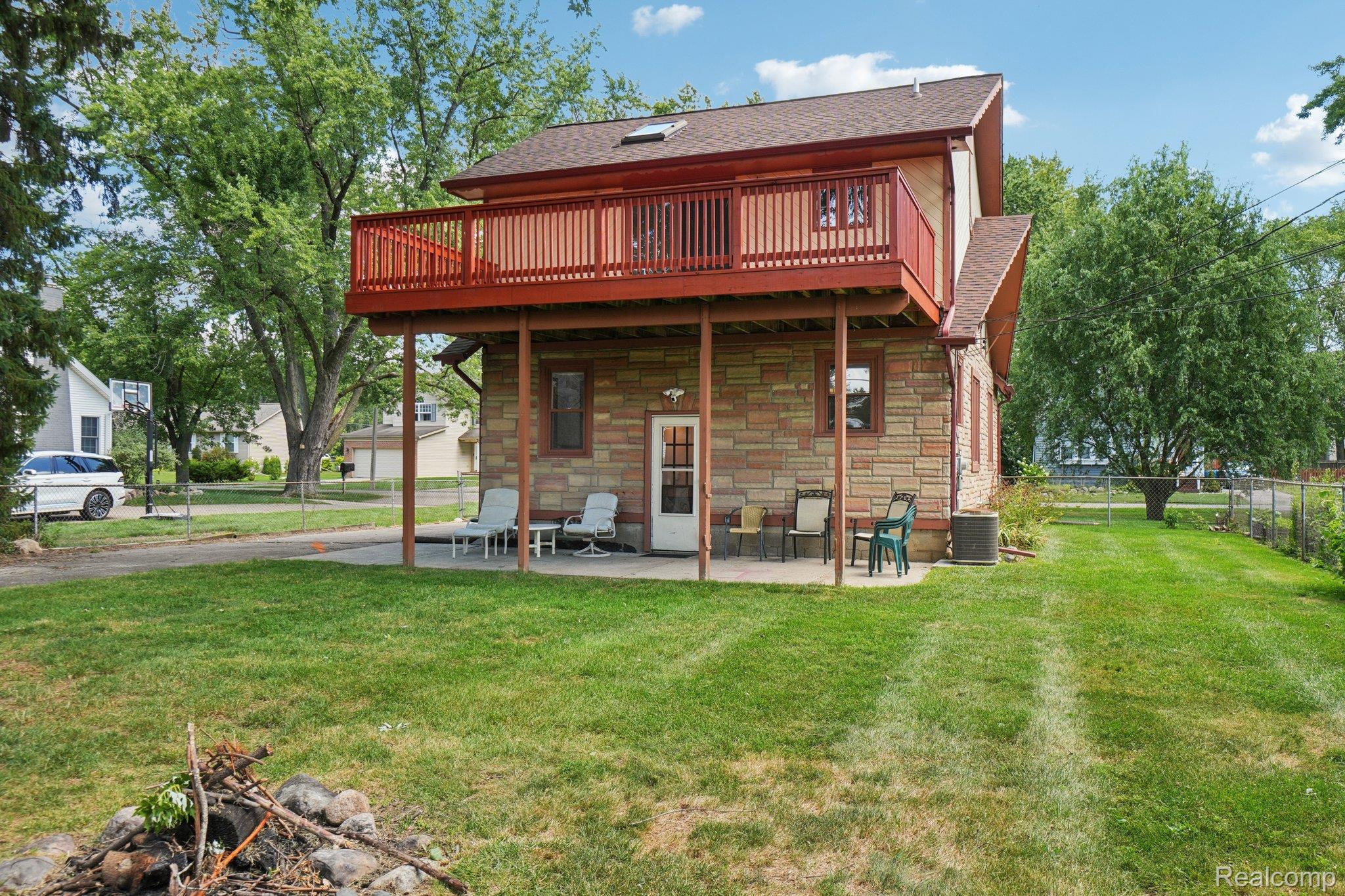 33 Goldner Avenue