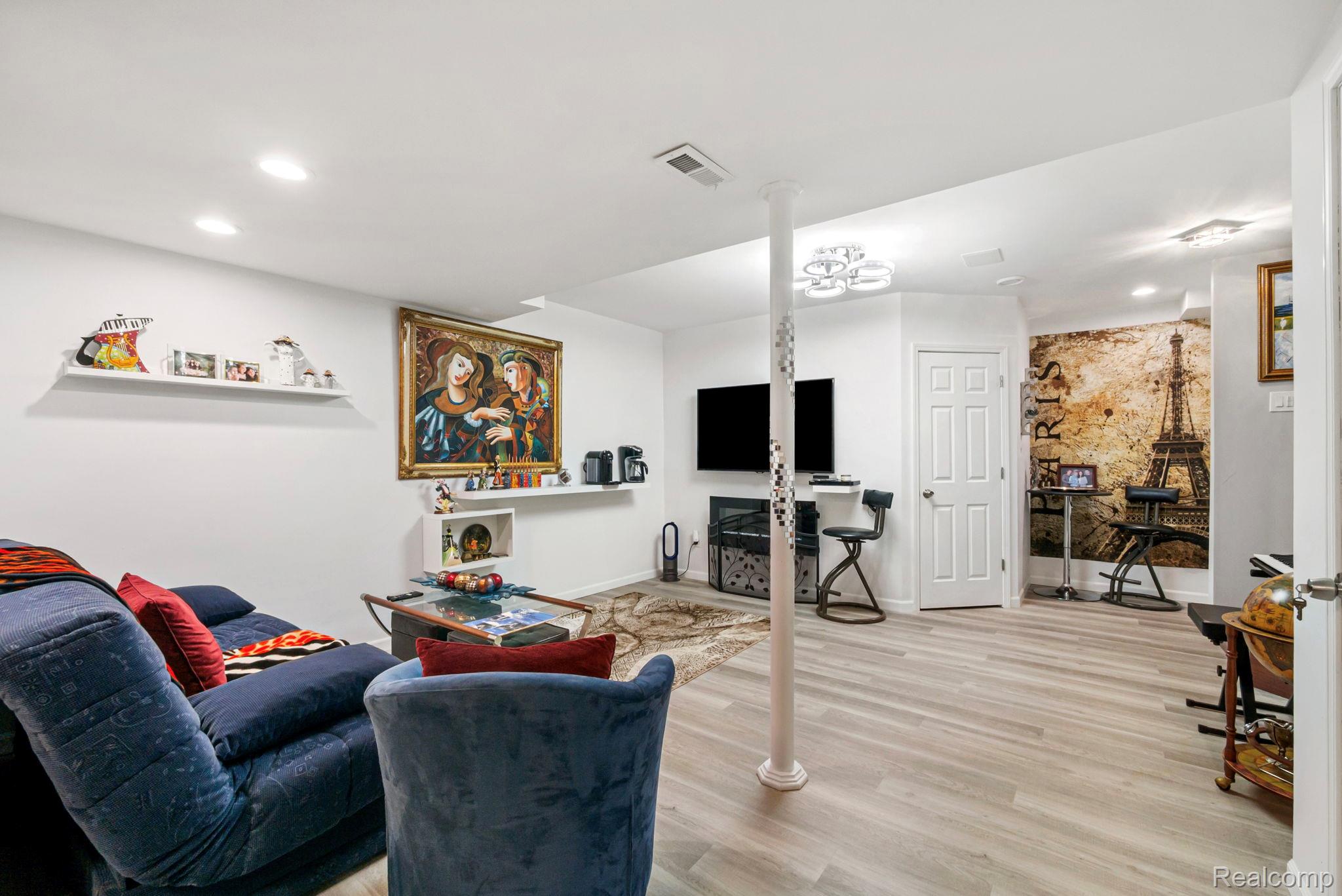 1295 Edelweiss Lane