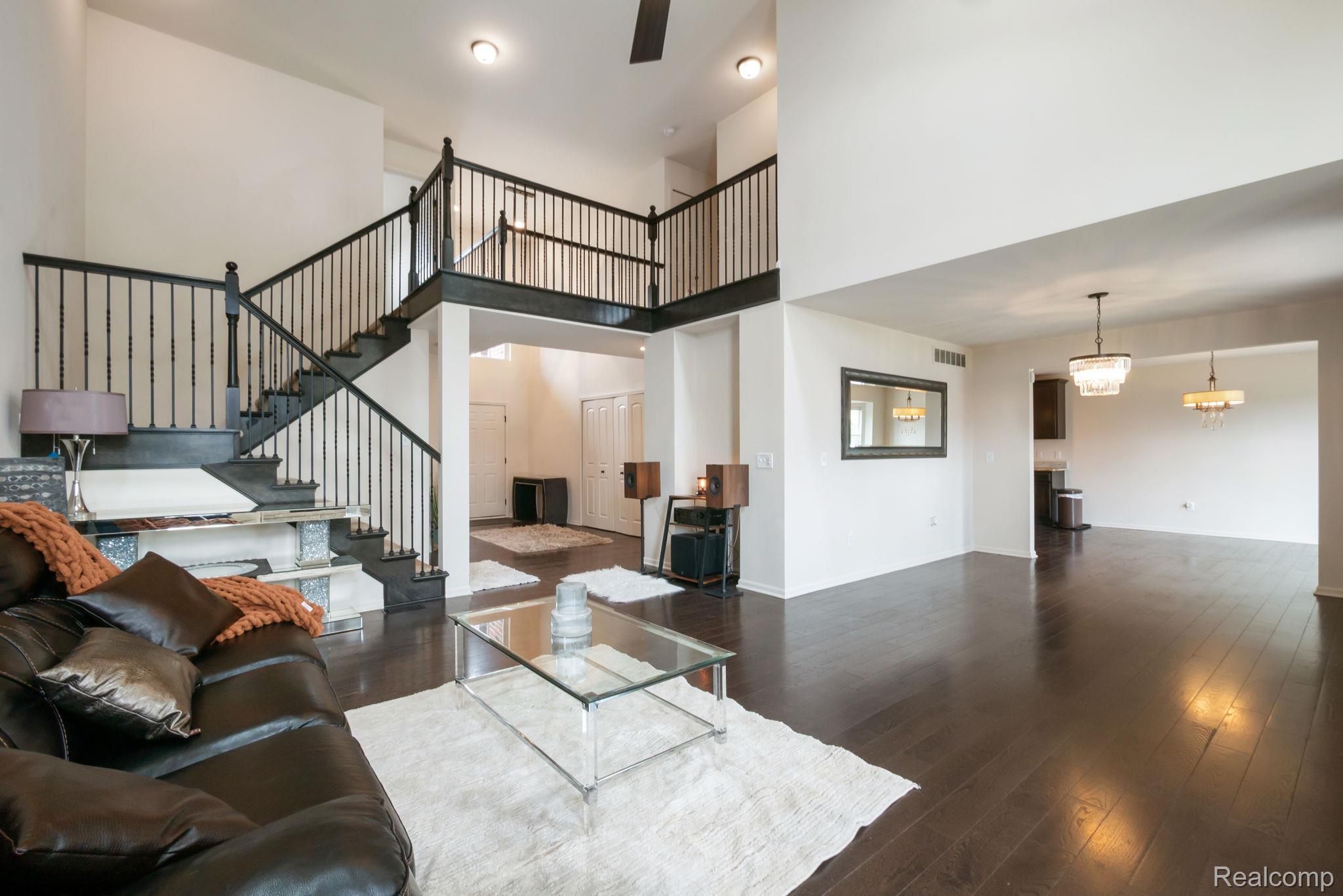 2495 Knollwood Drive