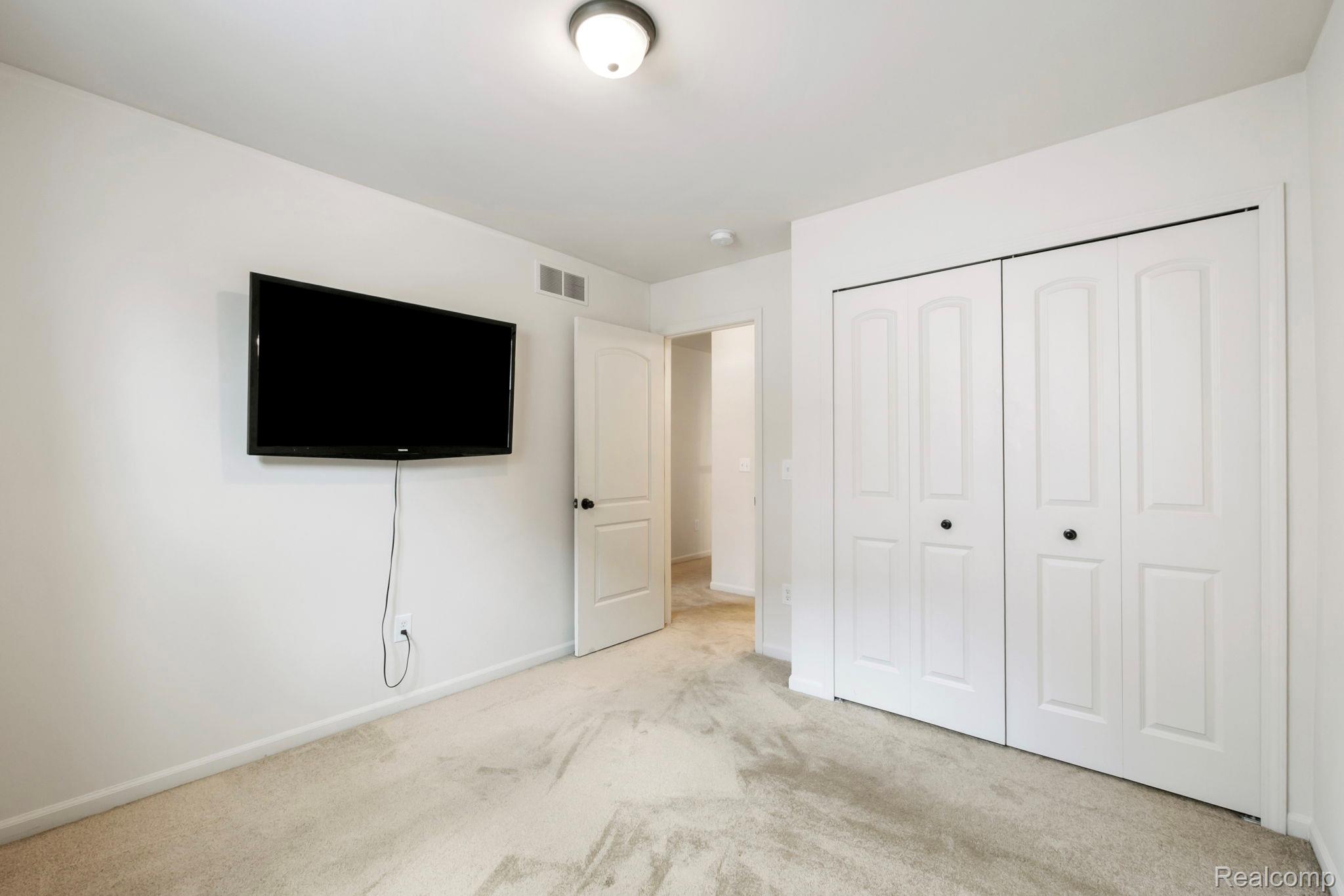 2495 Knollwood Drive