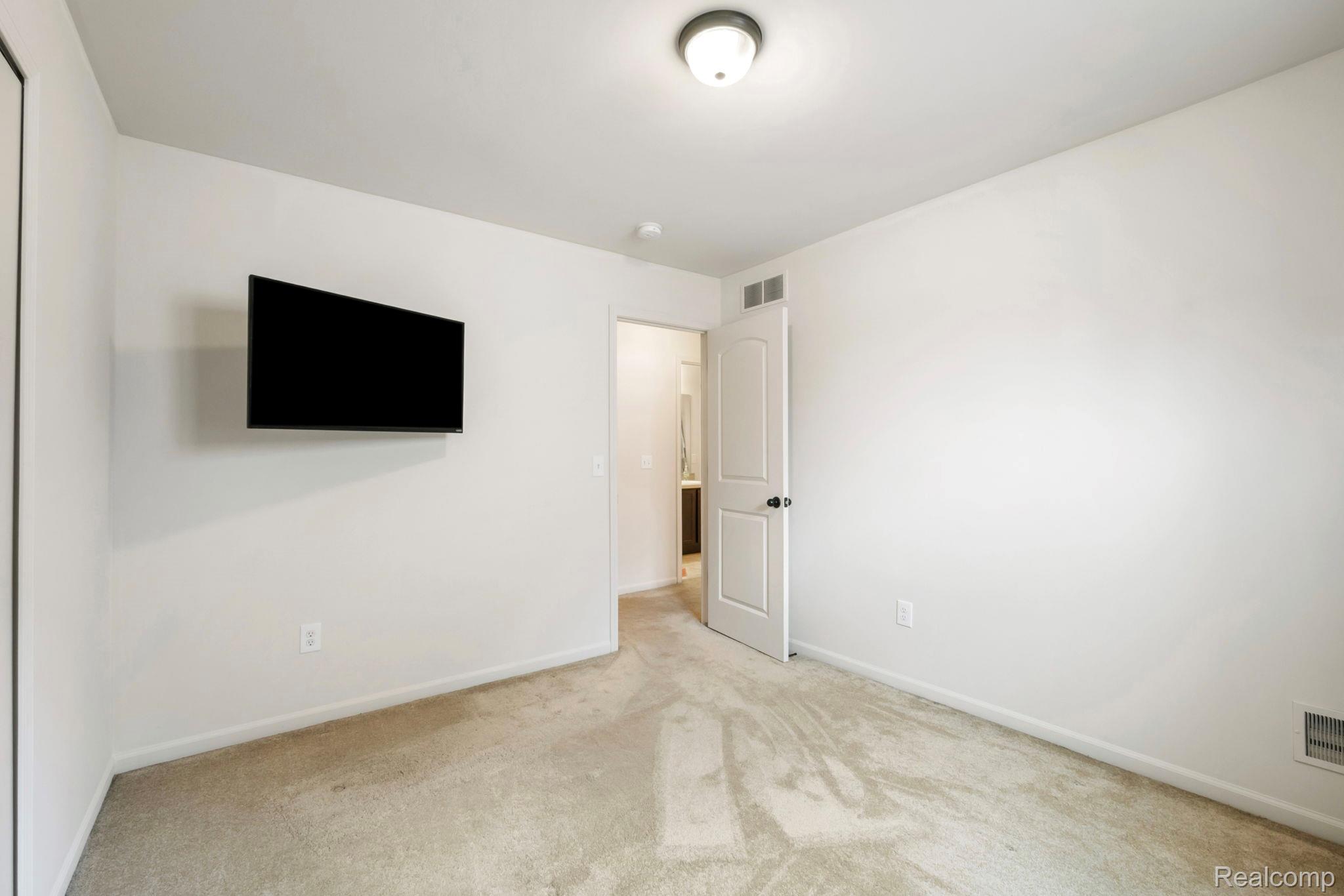 2495 Knollwood Drive