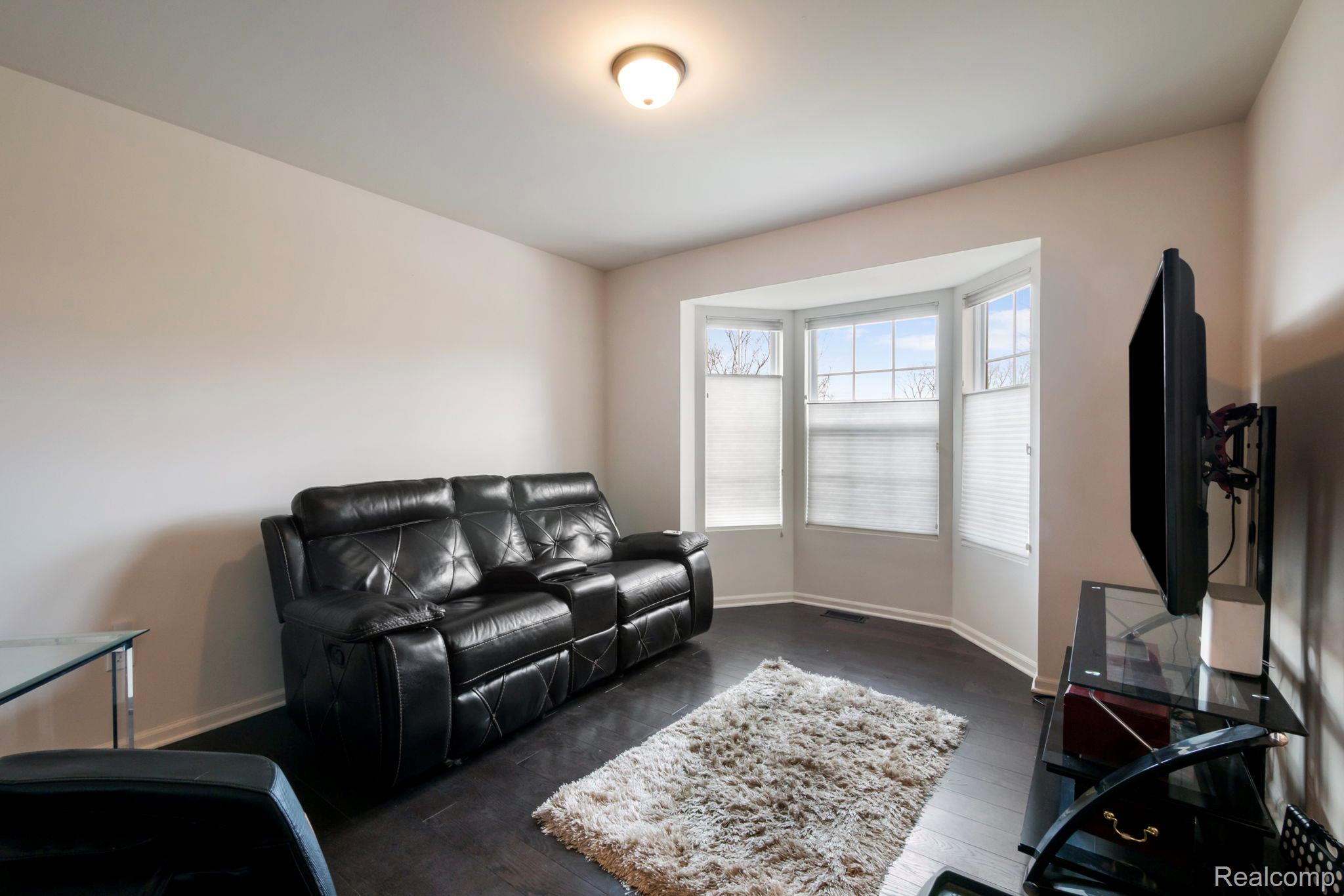 2495 Knollwood Drive