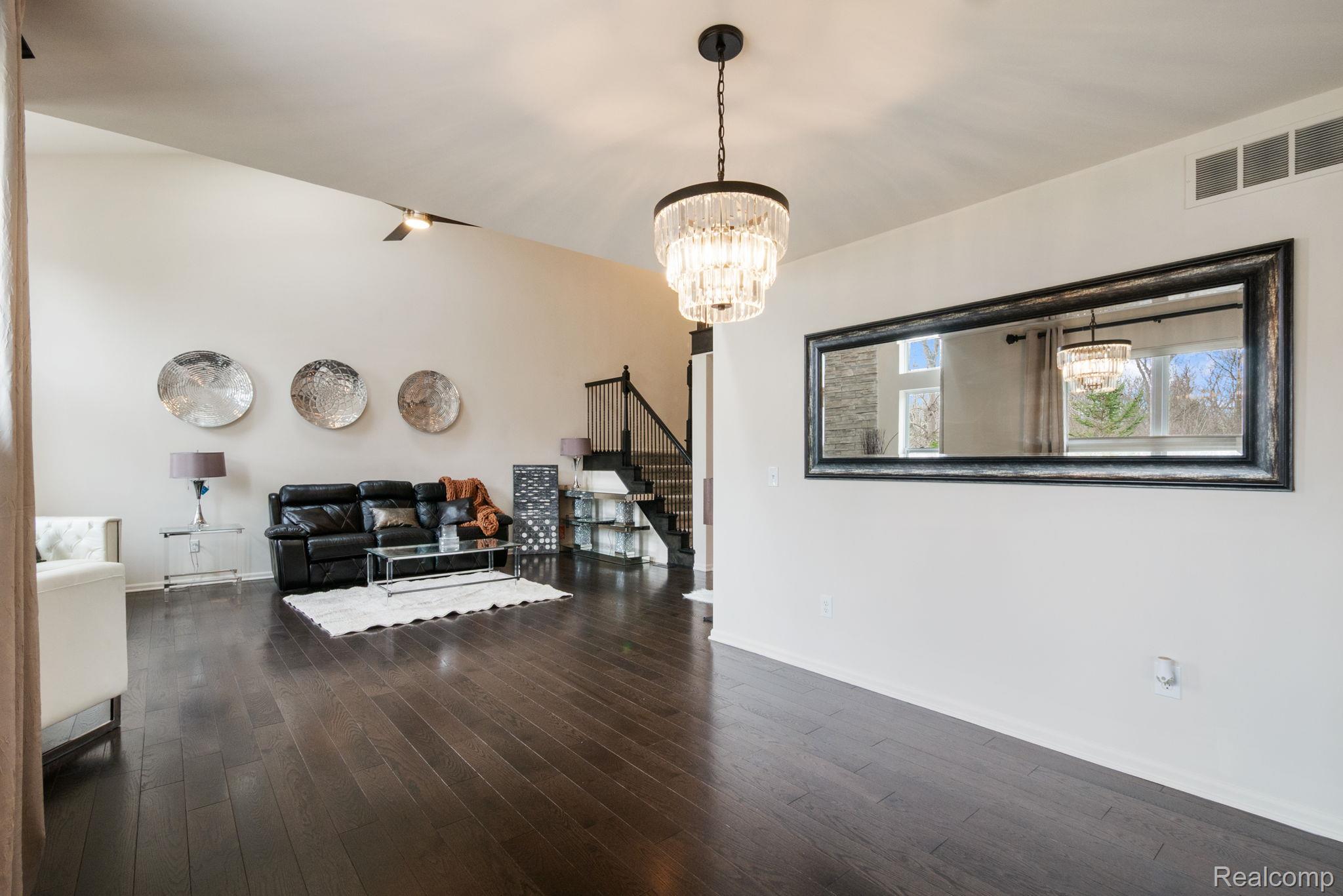 2495 Knollwood Drive