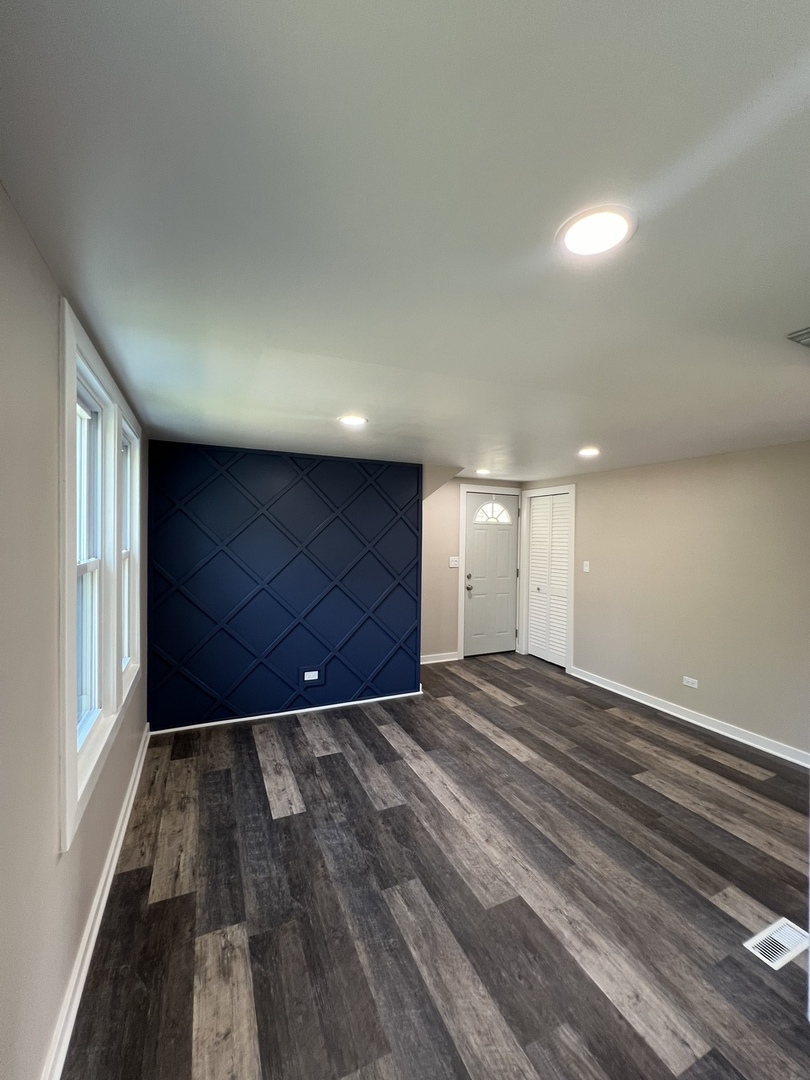 11138 S Avenue M Unit: 2
