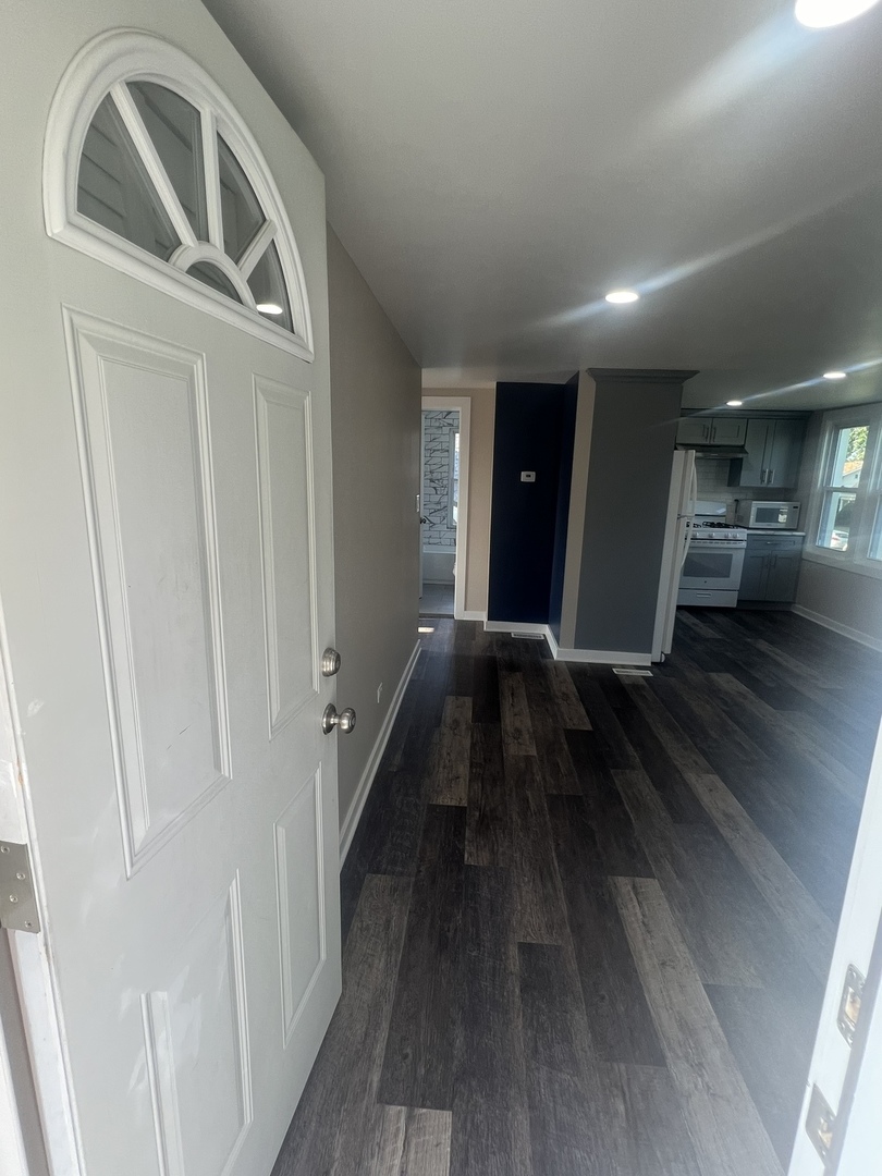 11138 S Avenue M Unit: 2