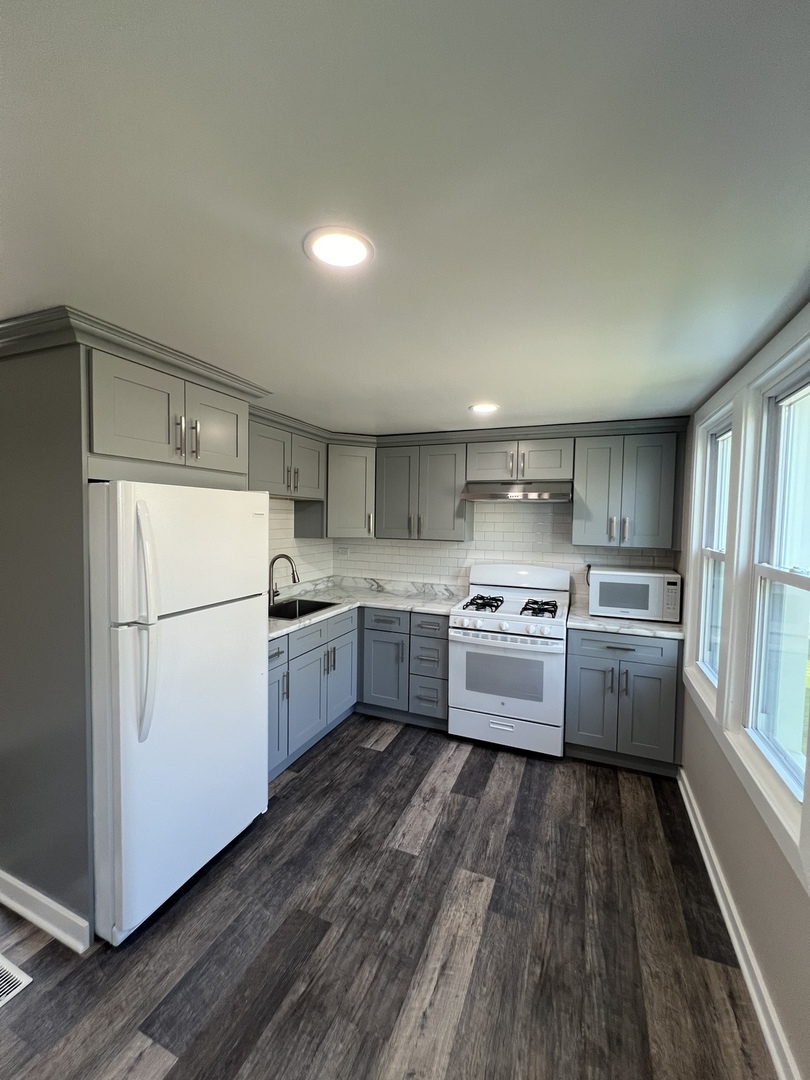 11138 S Avenue M Unit: 2