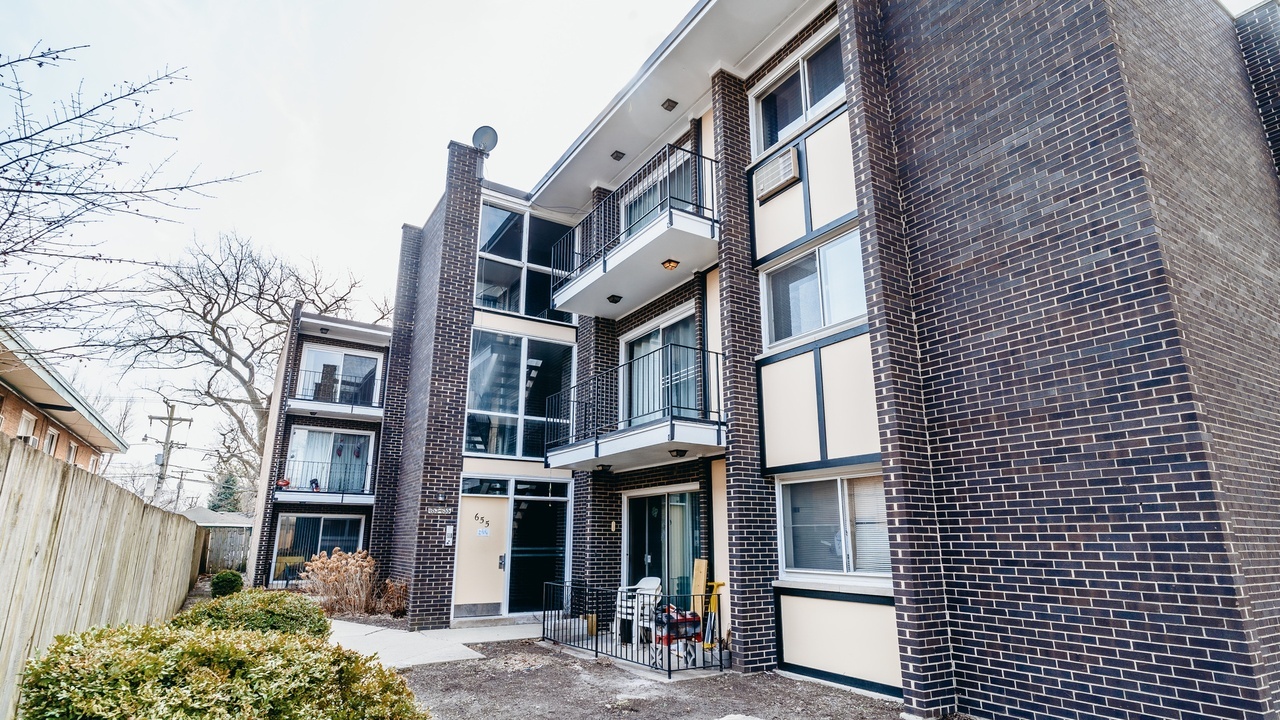 653 South Boulevard Unit: 301S