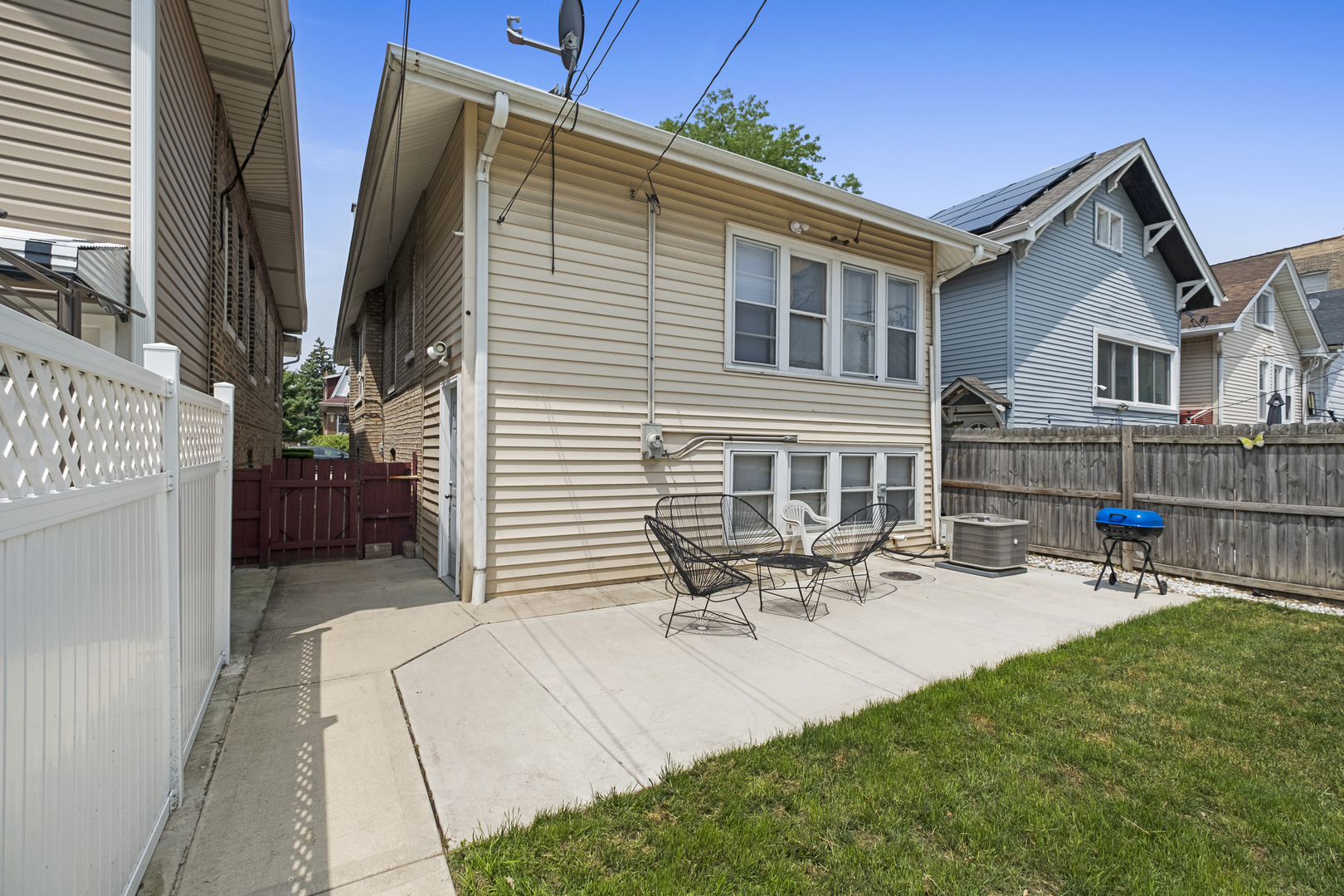 2219 S 60th Court