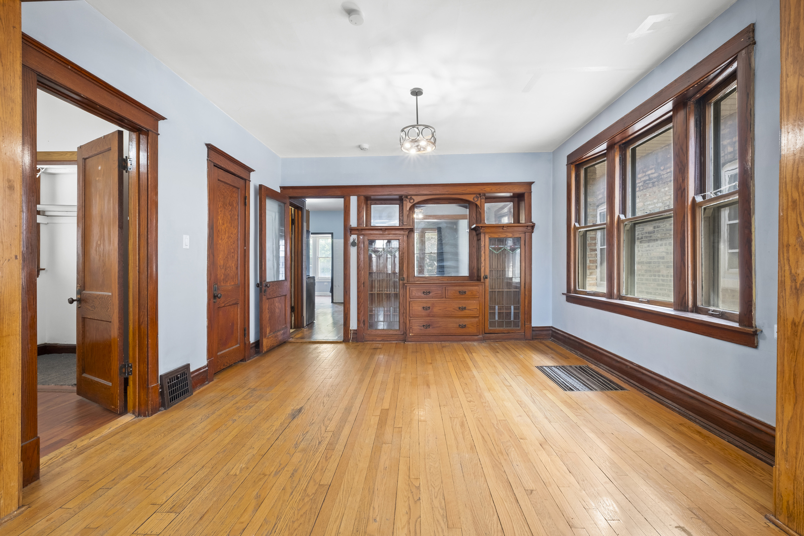 2219 S 60th Court