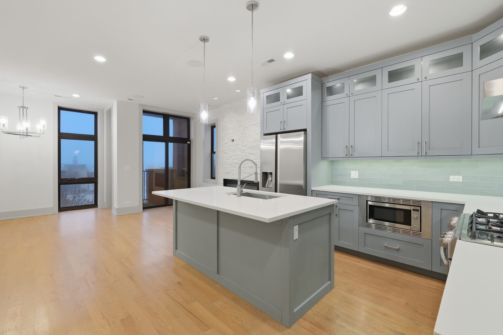 4226 S Ellis Avenue Unit: 4S