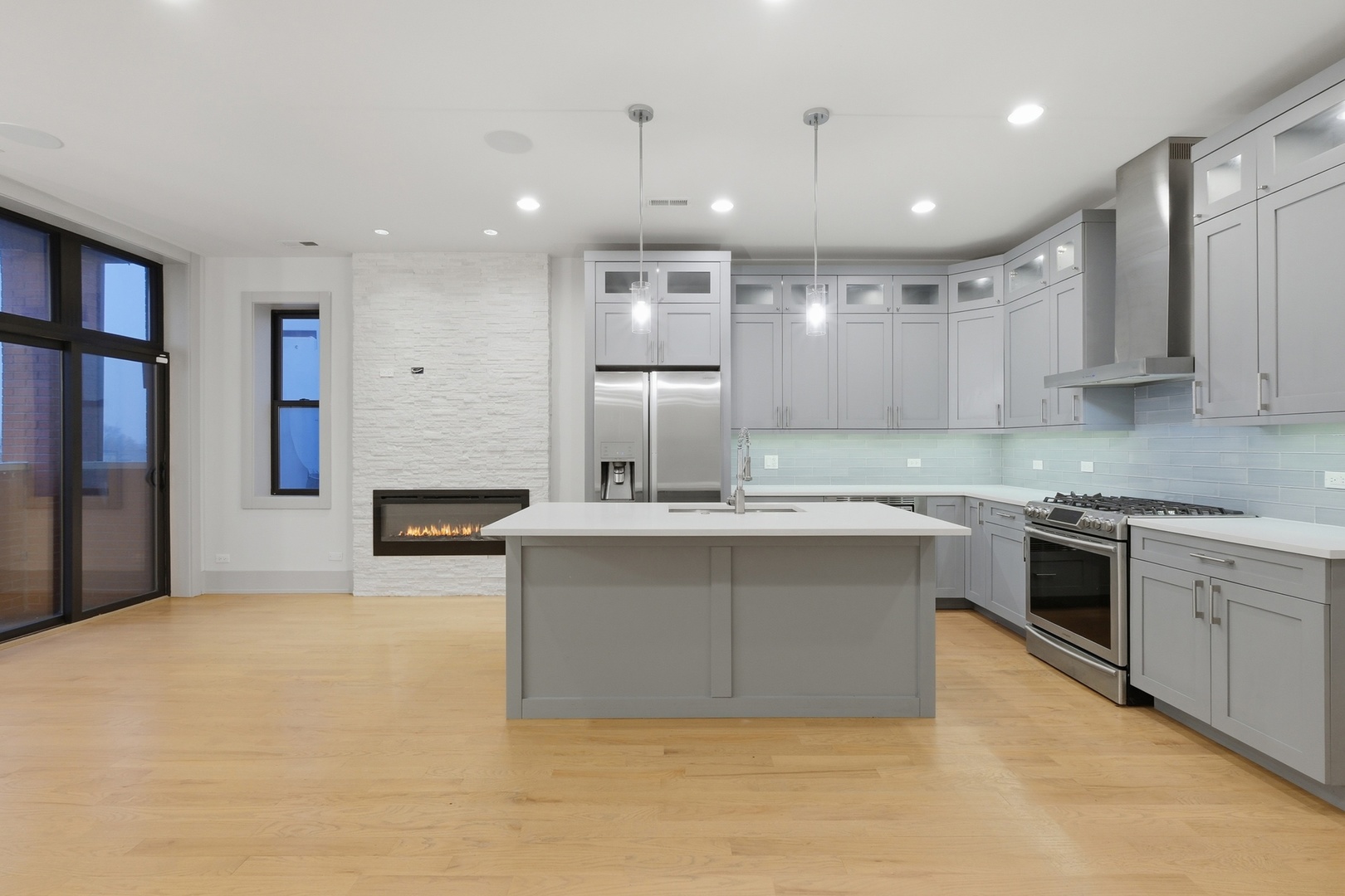 4226 S Ellis Avenue Unit: 4S