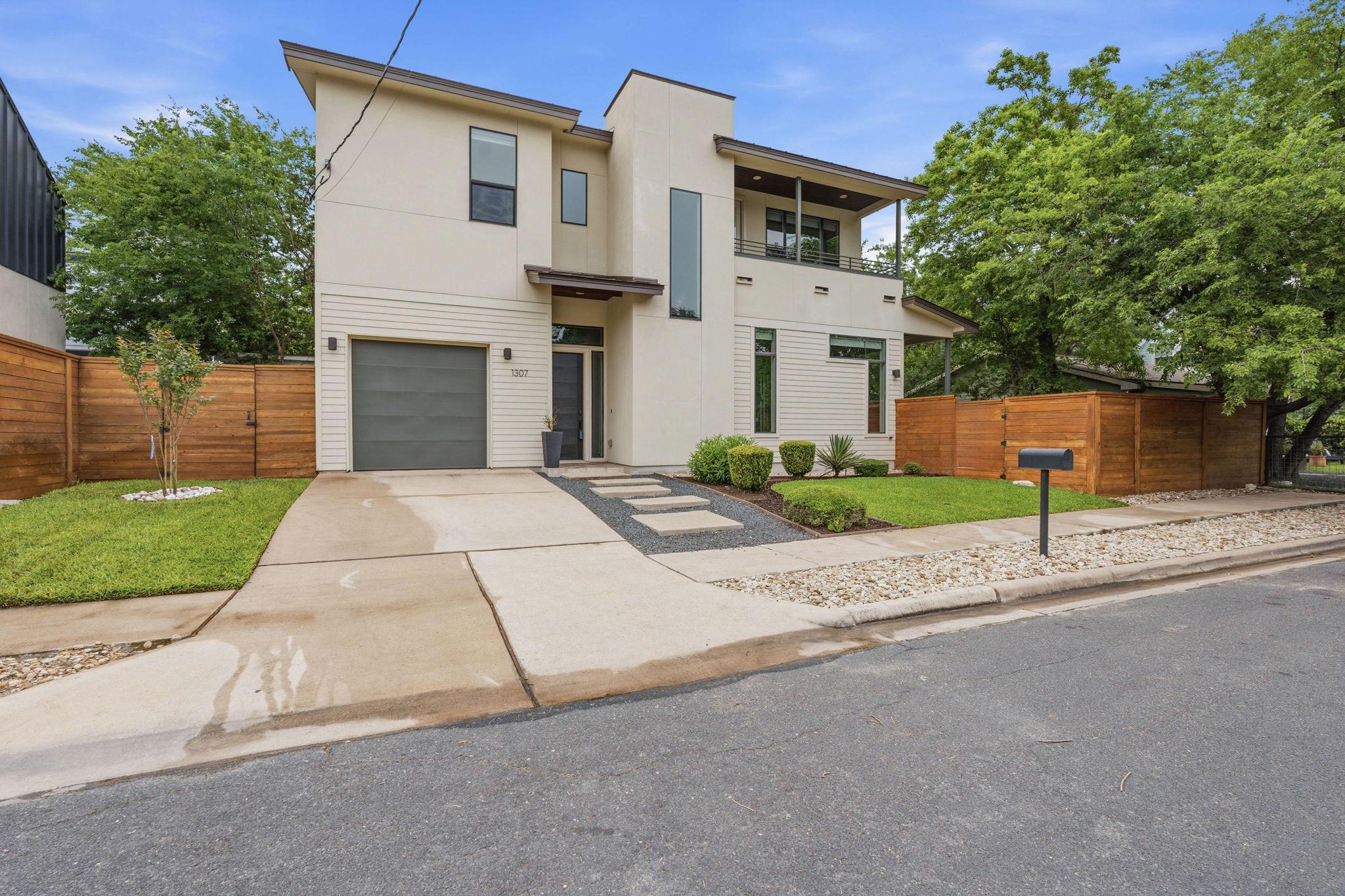 1307 Clifford Ave