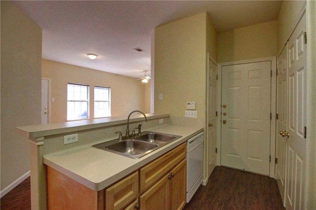 2920 Thrushwood DR # B