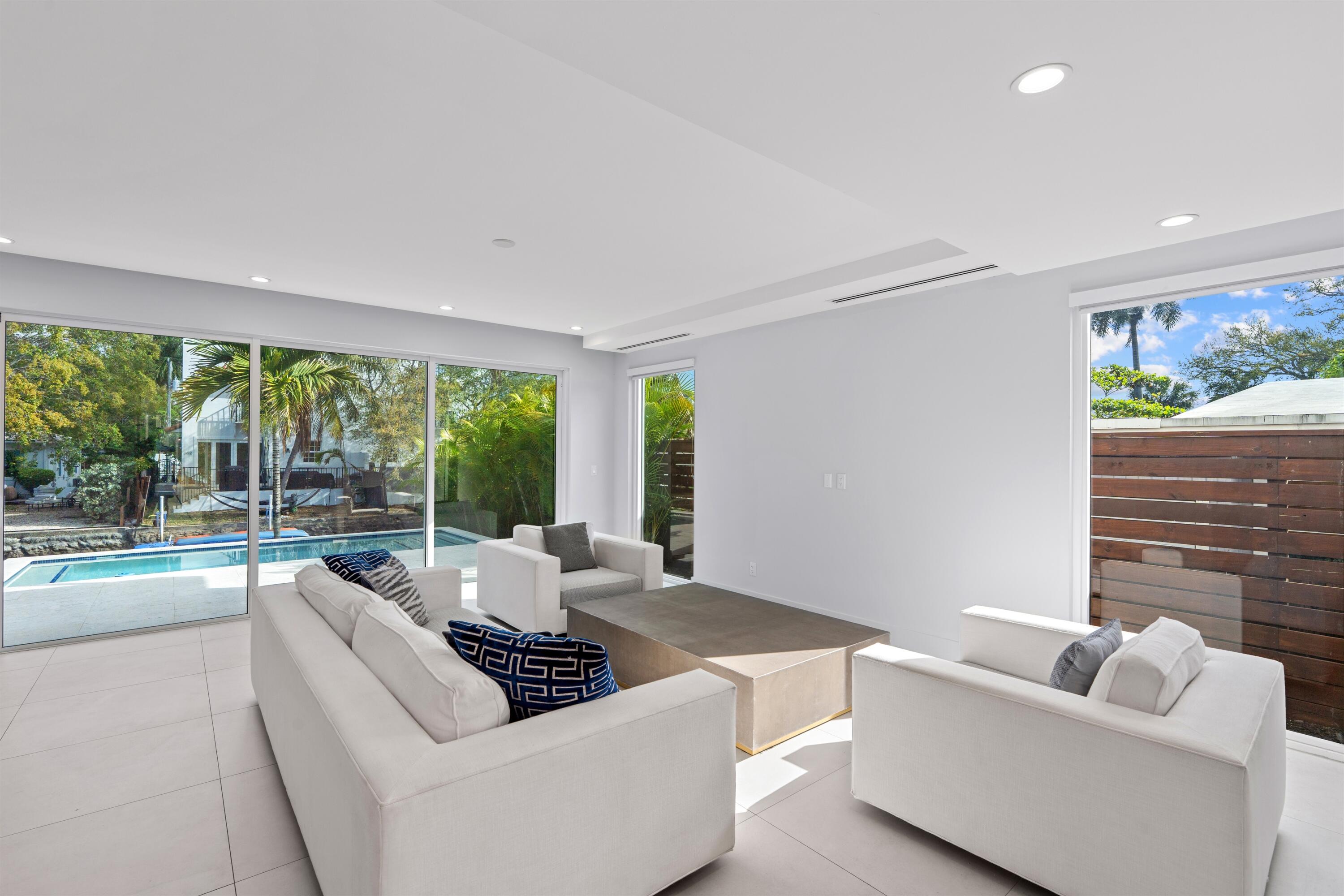 605 SW 12th Street