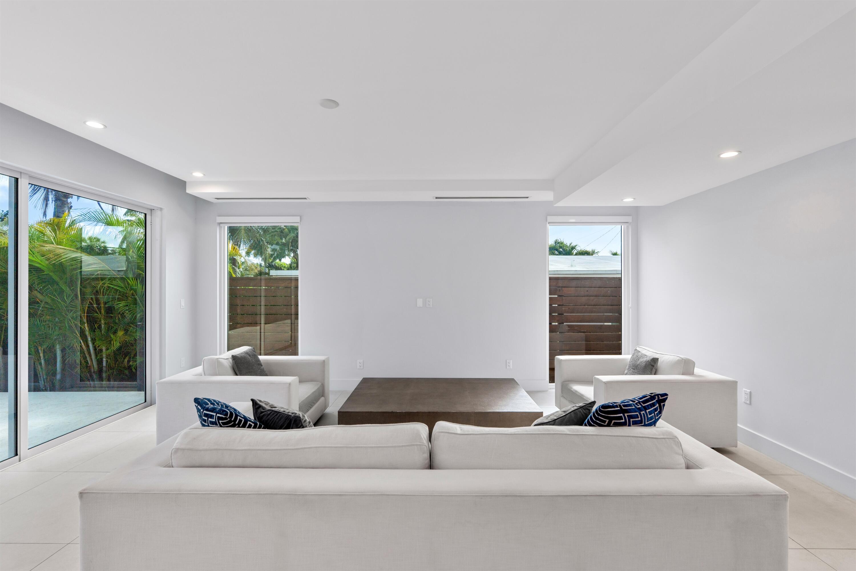 605 SW 12th Street