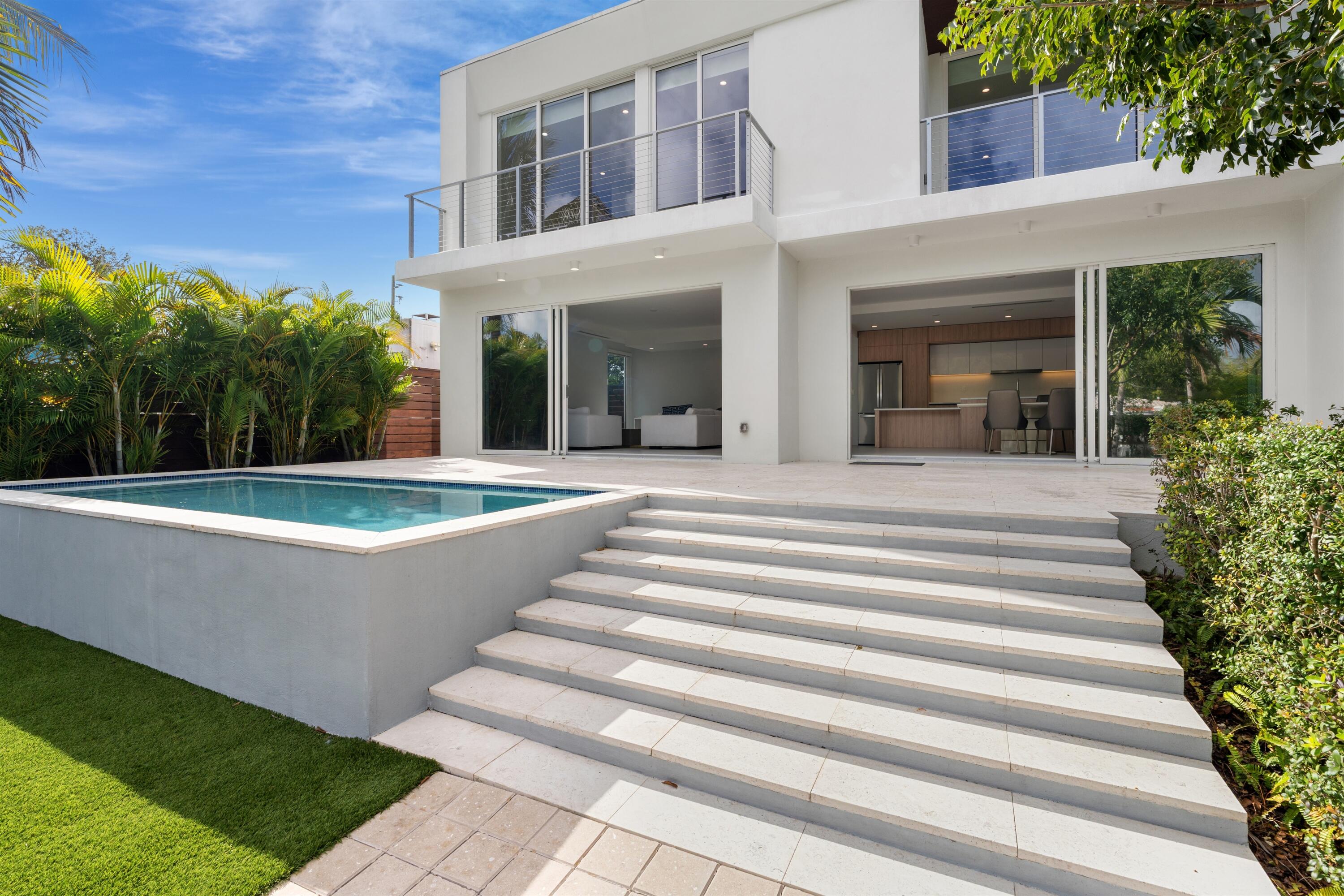 605 SW 12th Street