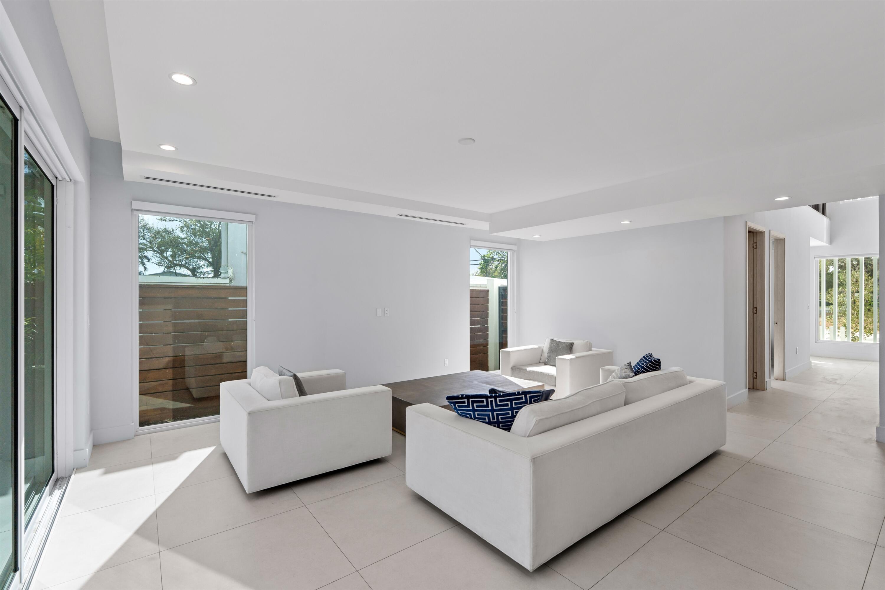 605 SW 12th Street