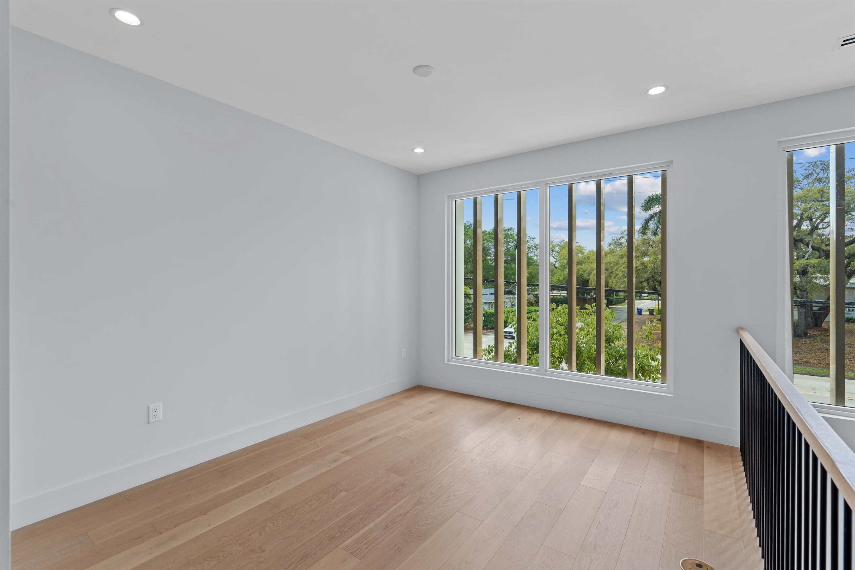 605 SW 12th Street