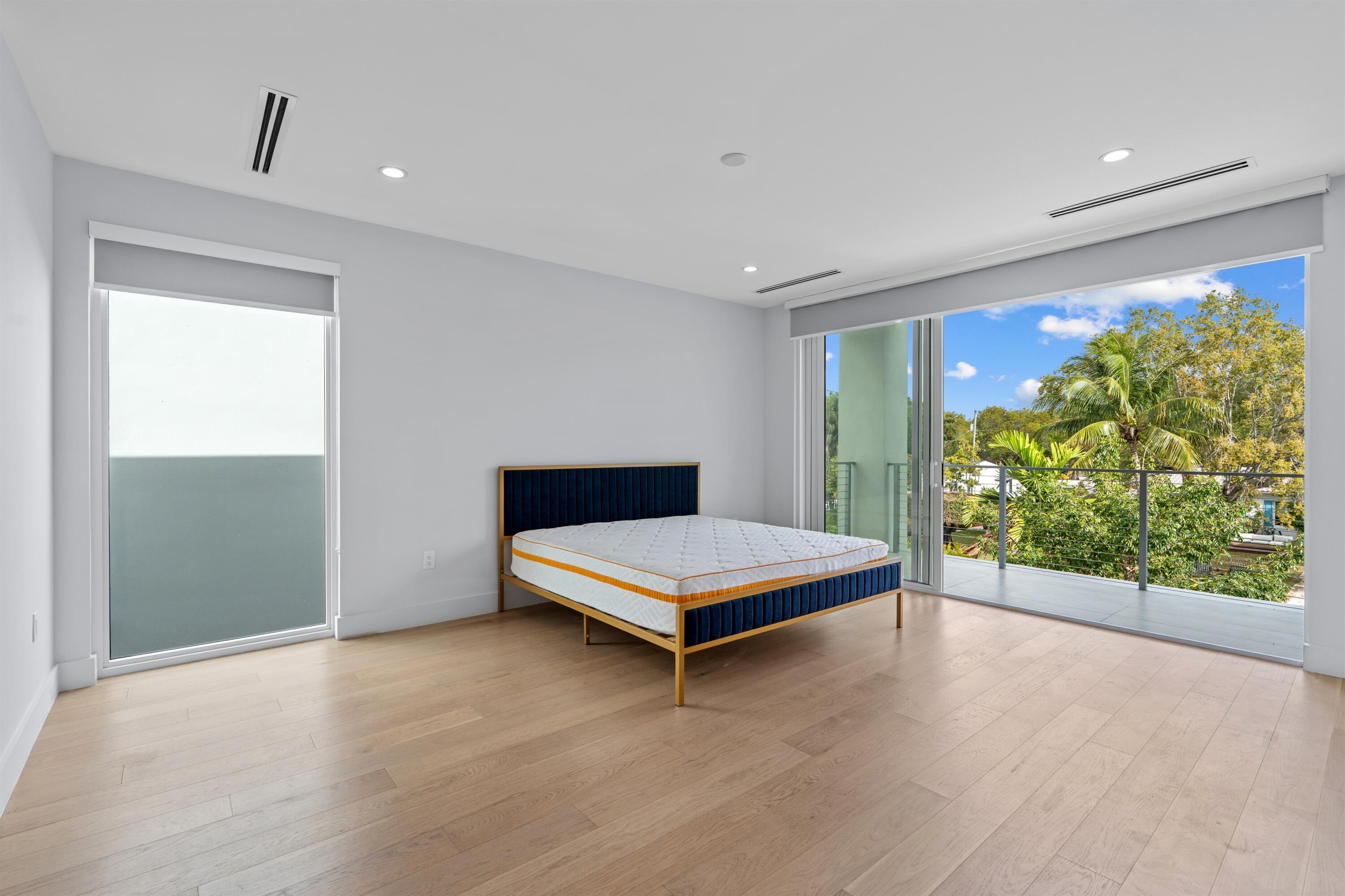 605 SW 12th Street