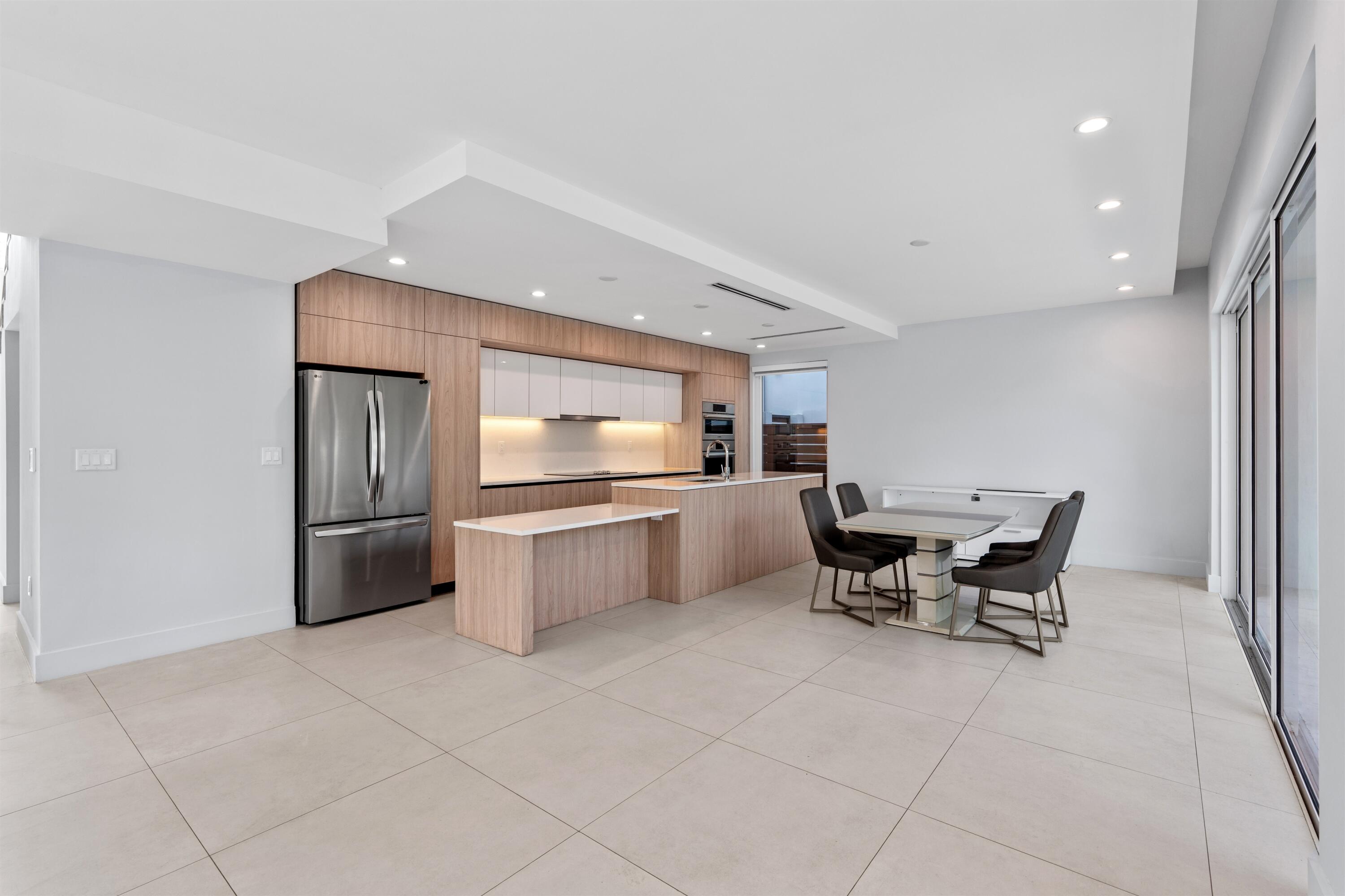 605 SW 12th Street