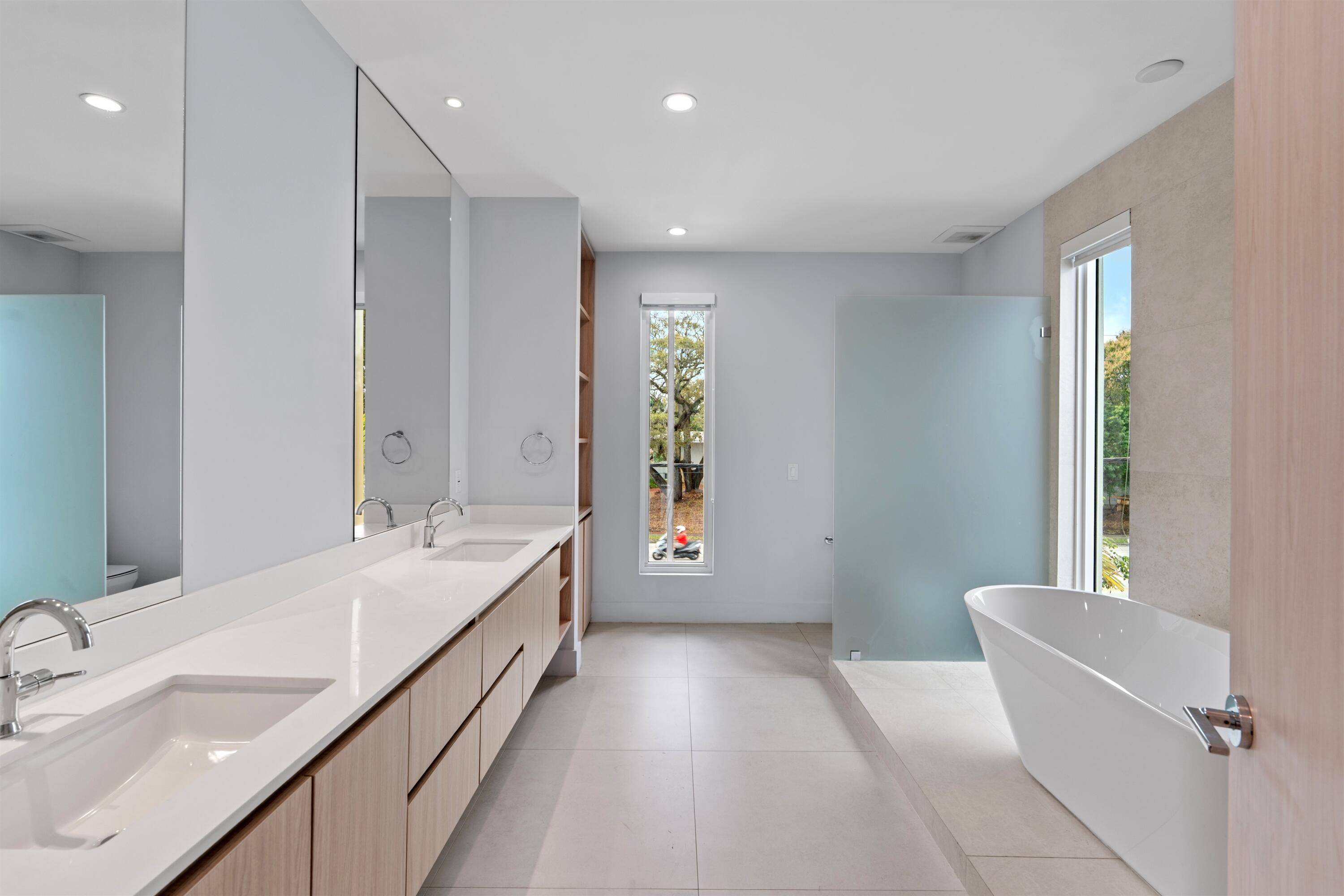 605 SW 12th Street