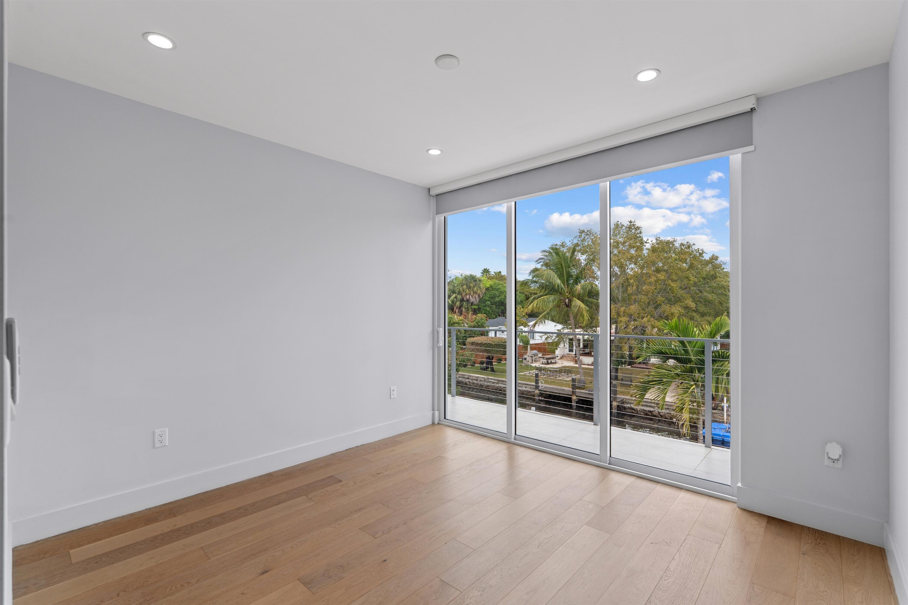 605 SW 12th Street