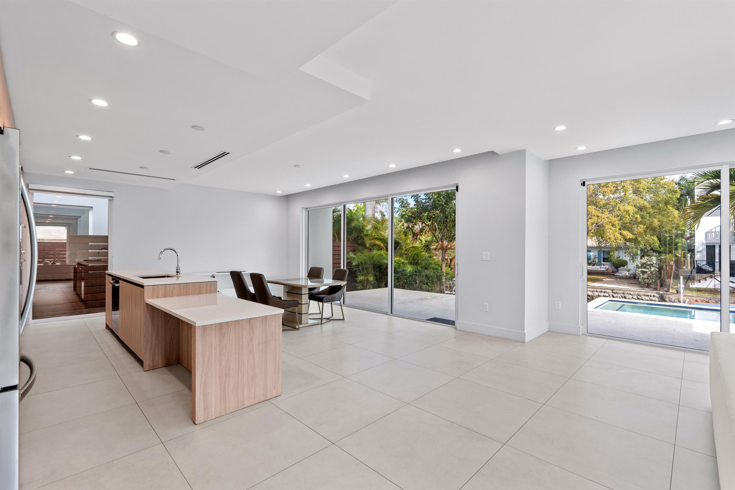 605 SW 12th Street