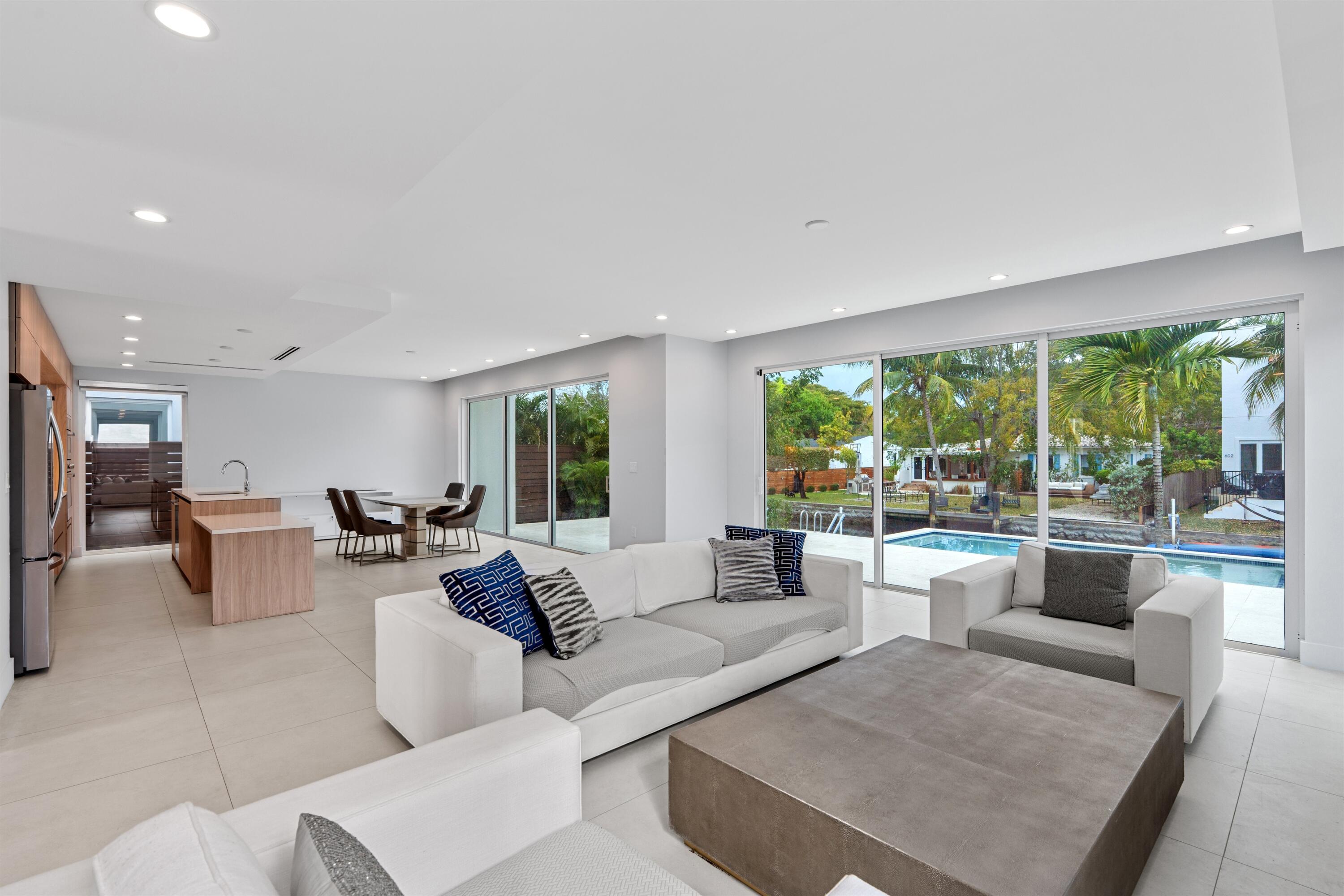 605 SW 12th Street