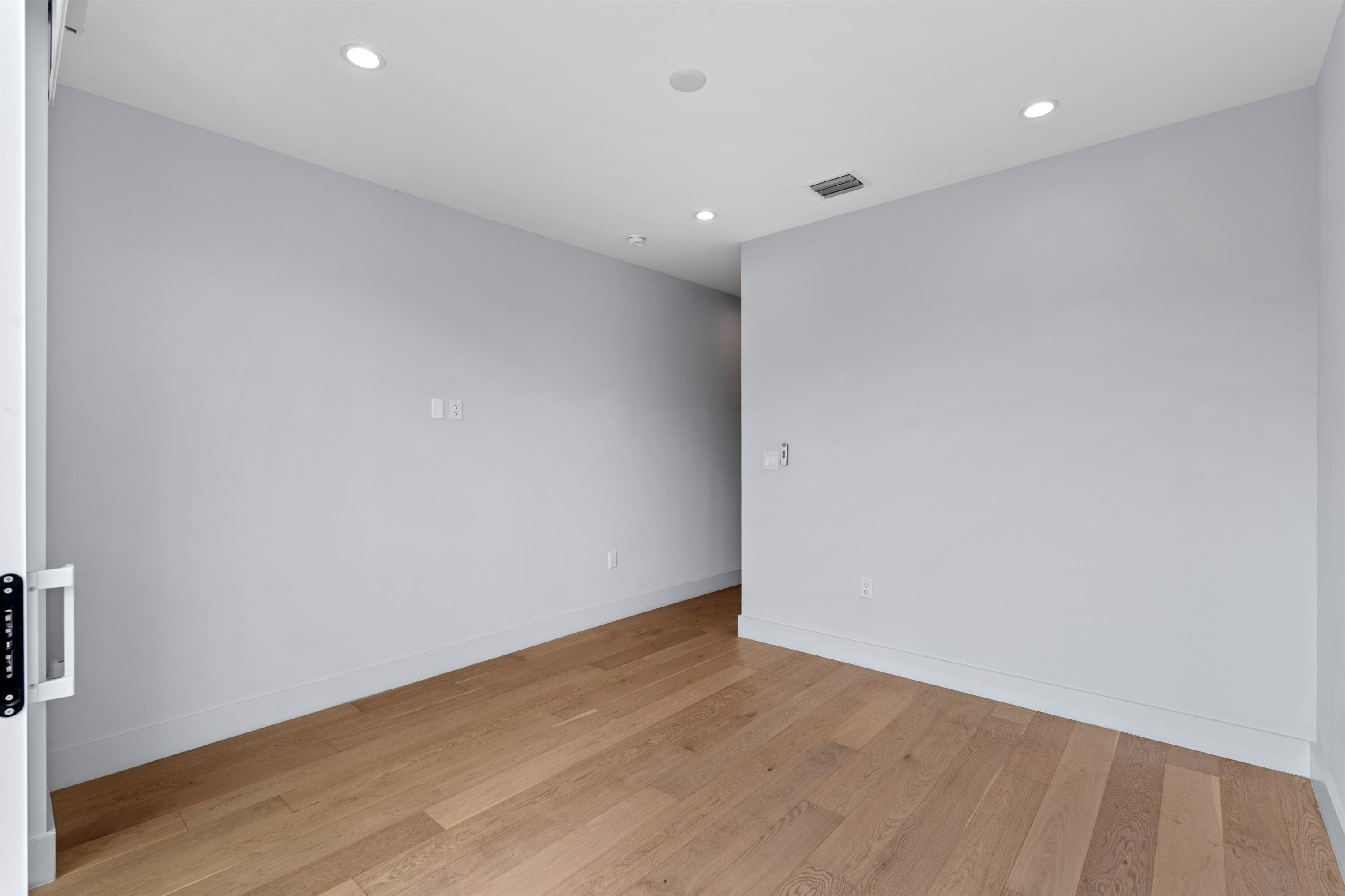 605 SW 12th Street