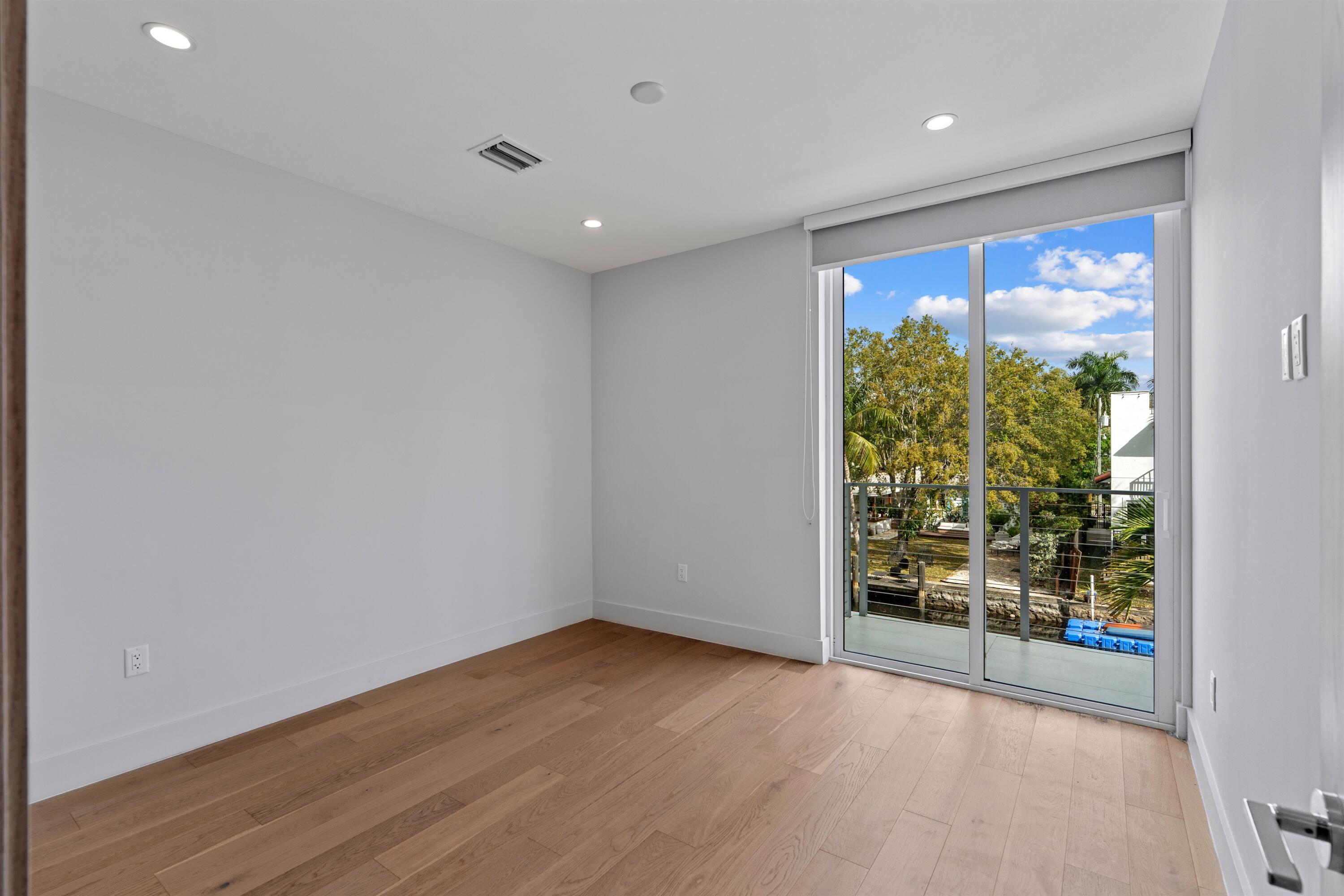 605 SW 12th Street