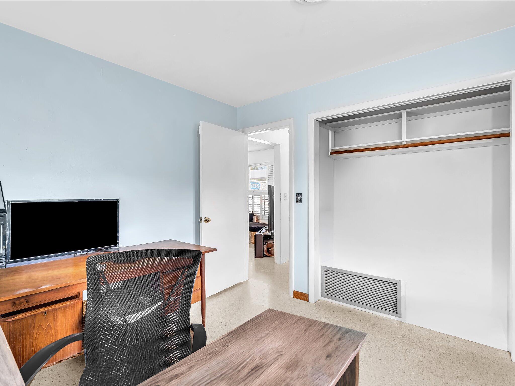 2121 NE 52ND Street