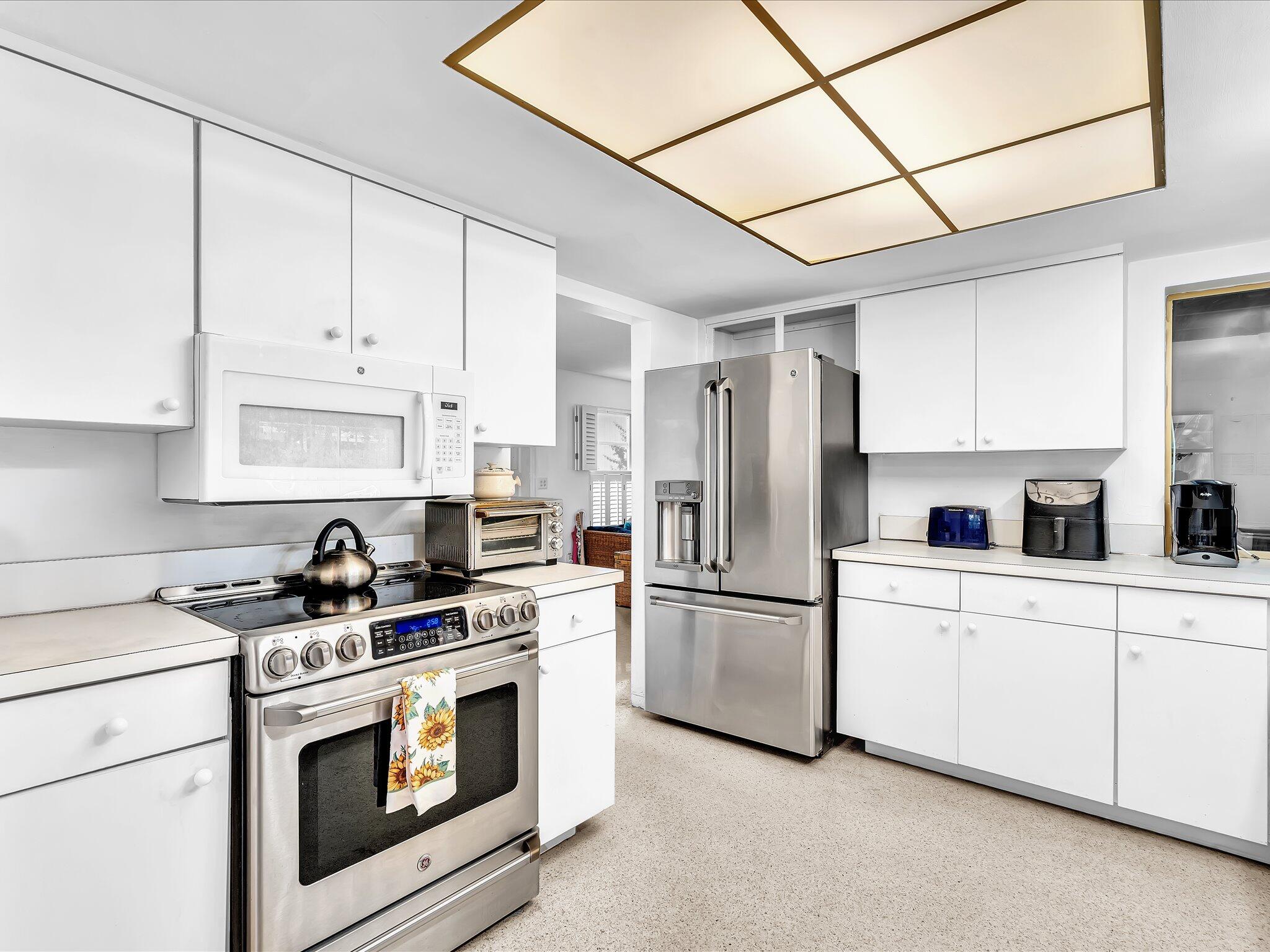 2121 NE 52ND Street