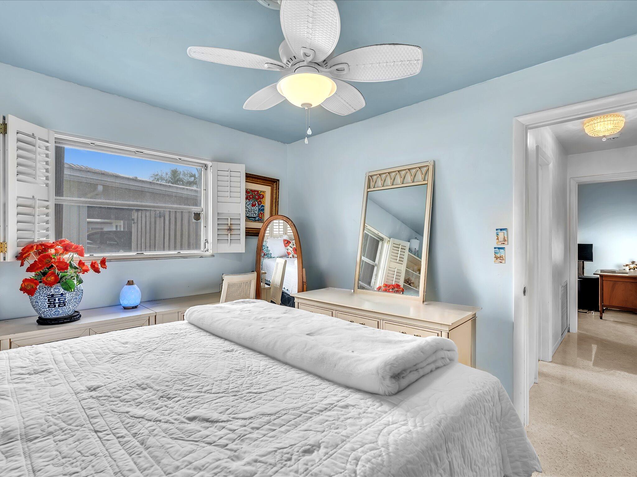 2121 NE 52ND Street
