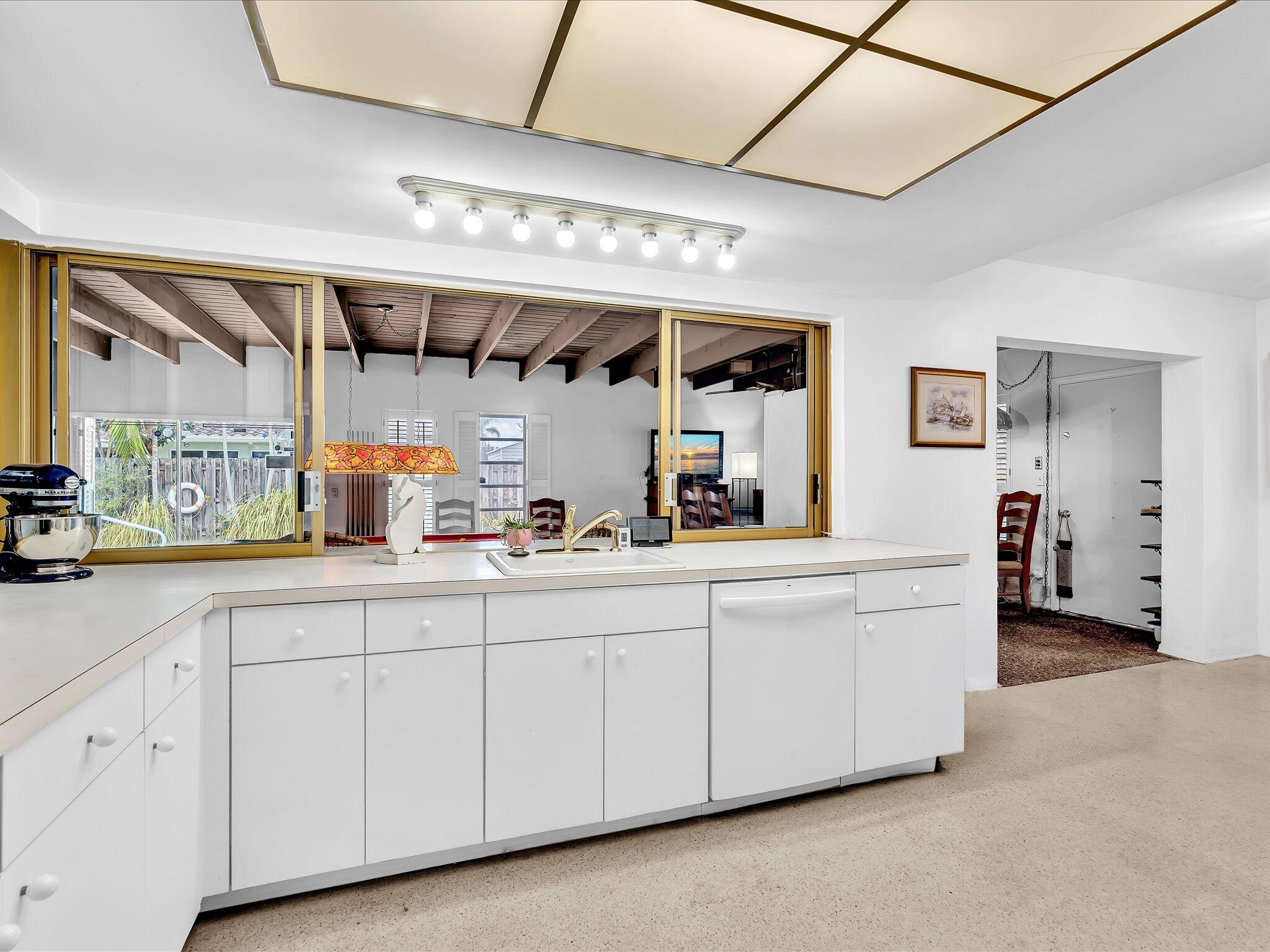 2121 NE 52ND Street