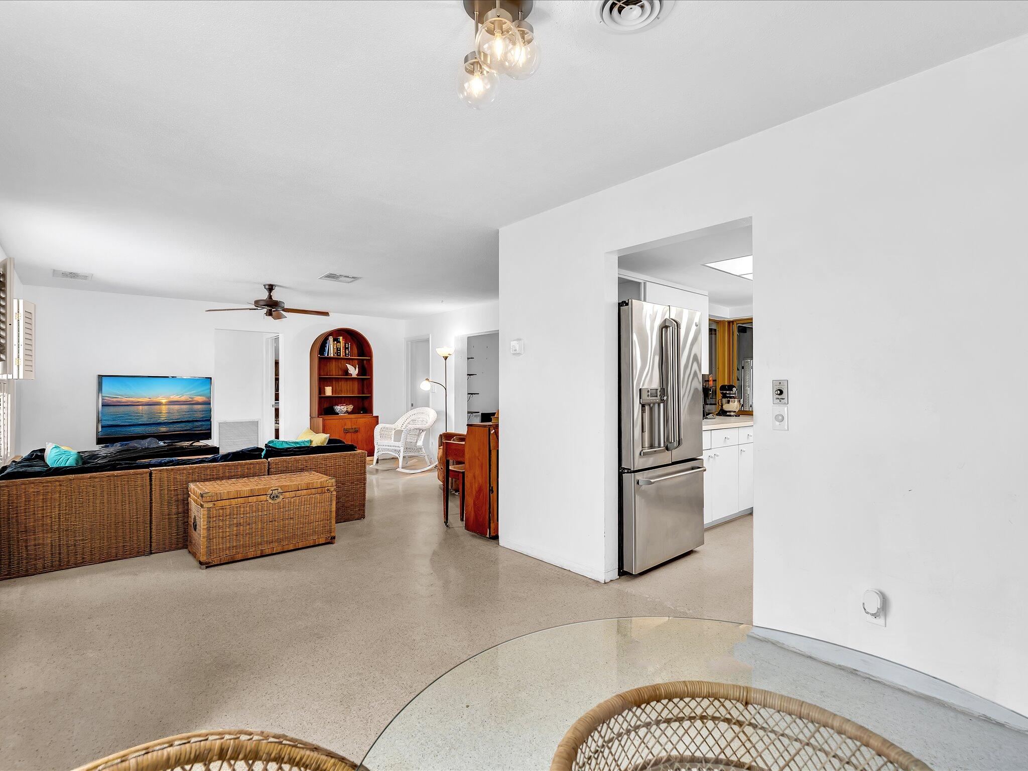 2121 NE 52ND Street