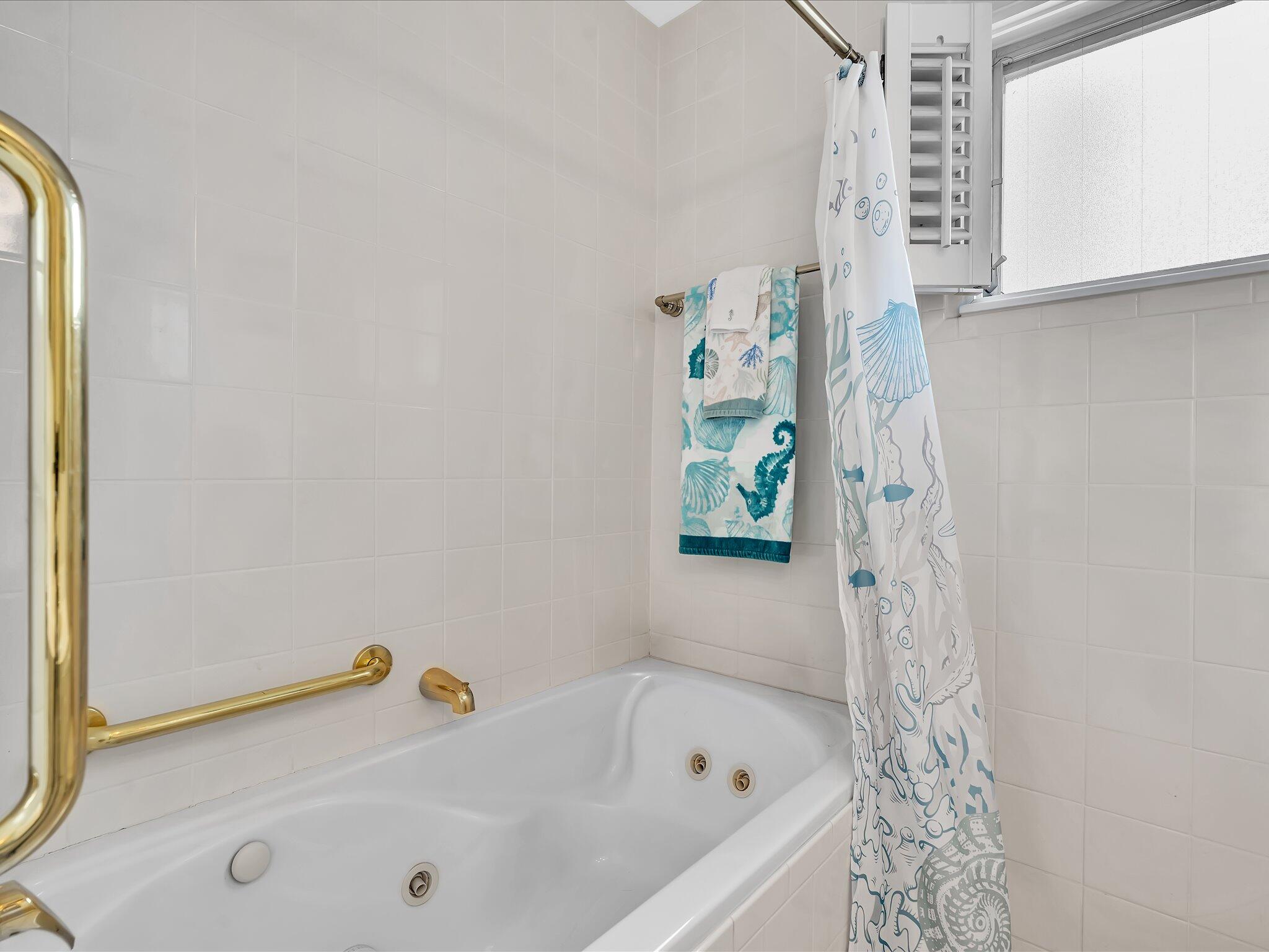 2121 NE 52ND Street